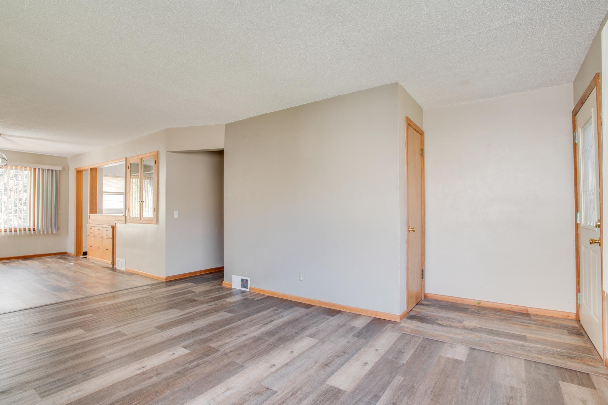 1952 single family home for sale at 614 16th Street N in Moorhead, MN — 3 bed, 2 bath (photo 10 of 47)