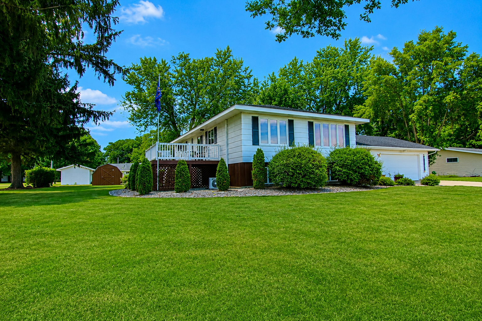1973 single family home for sale at 913 1st Avenue SE in Long Prairie, MN — 4 bed, 3 bath (photo 2 of 14)