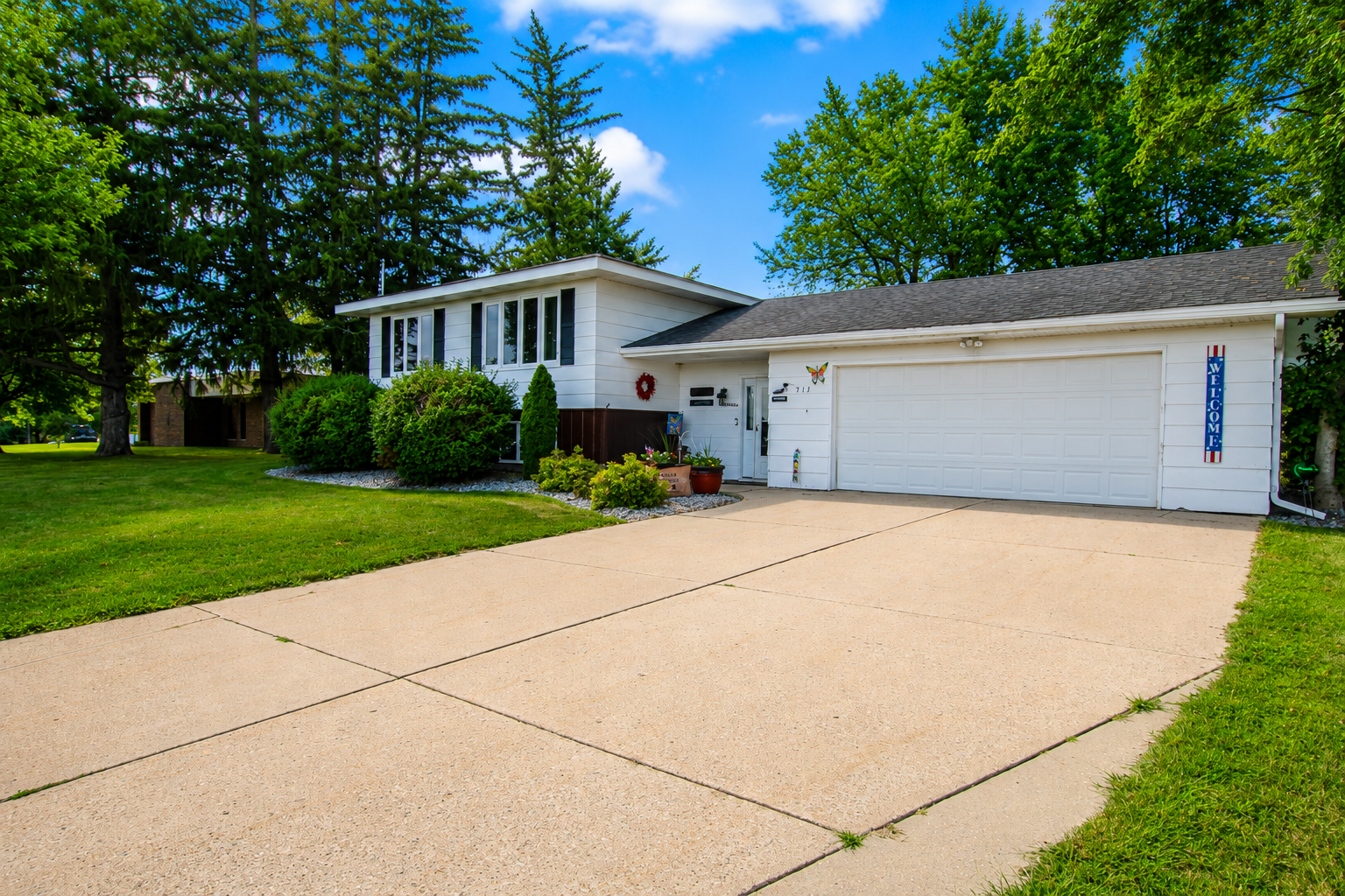 1973 single family home for sale at 913 1st Avenue SE in Long Prairie, MN — 4 bed, 3 bath (photo 3 of 14)