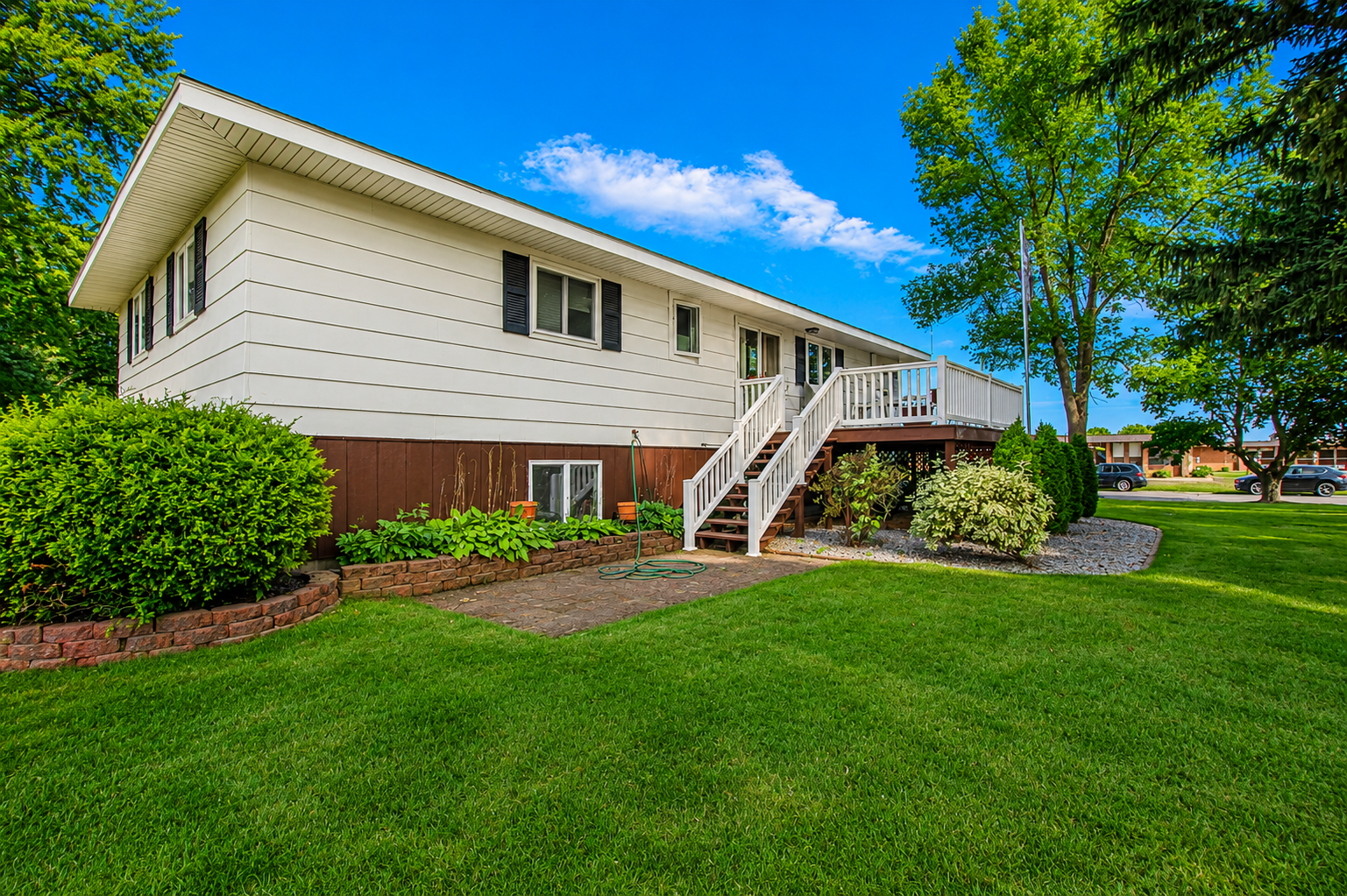 1973 single family home for sale at 913 1st Avenue SE in Long Prairie, MN — 4 bed, 3 bath (photo 6 of 14)