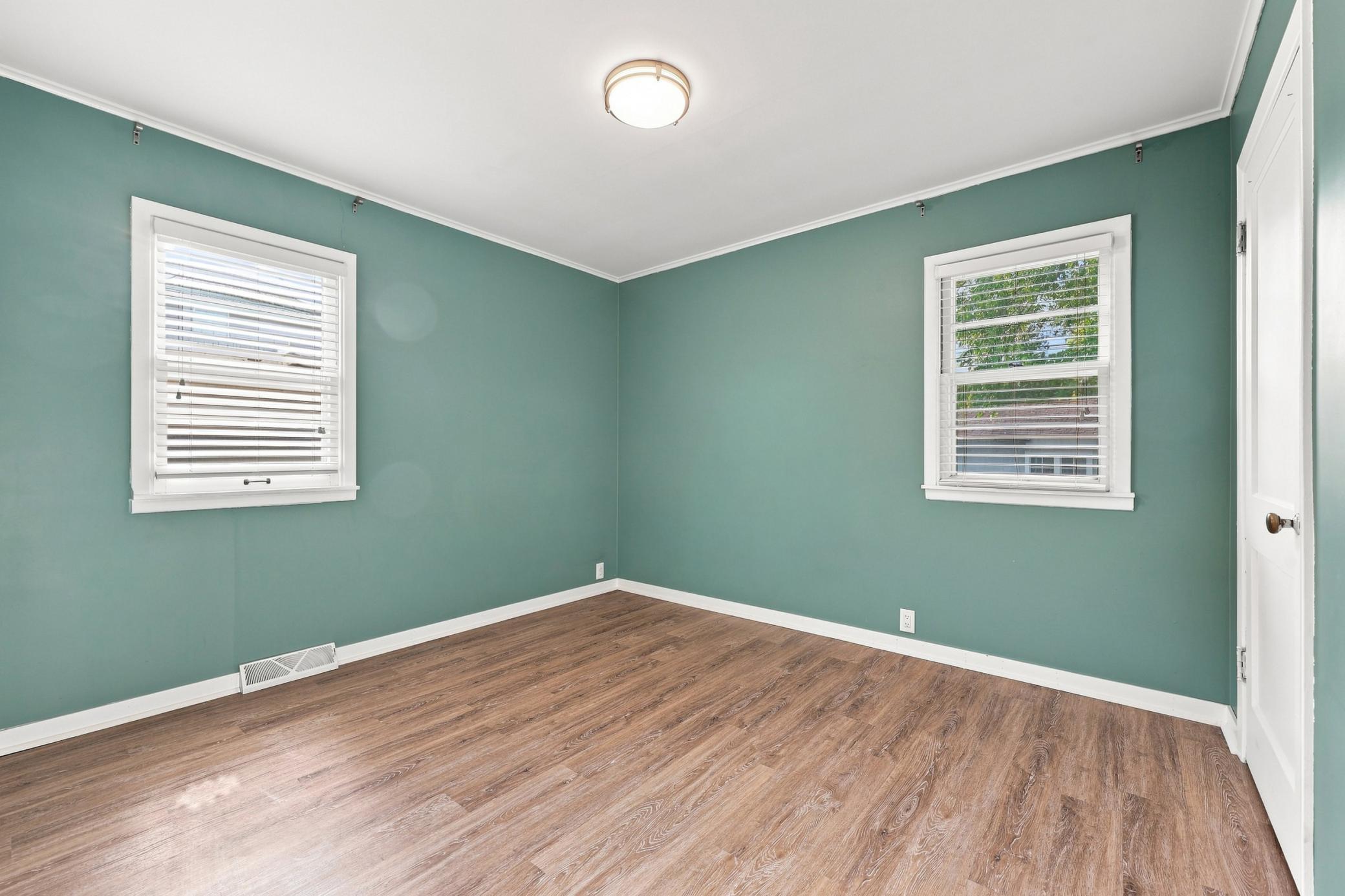 1951 single family home for sale at 408 15th Avenue S in Fargo, ND — 3 bed, 1 bath (photo 11 of 27)