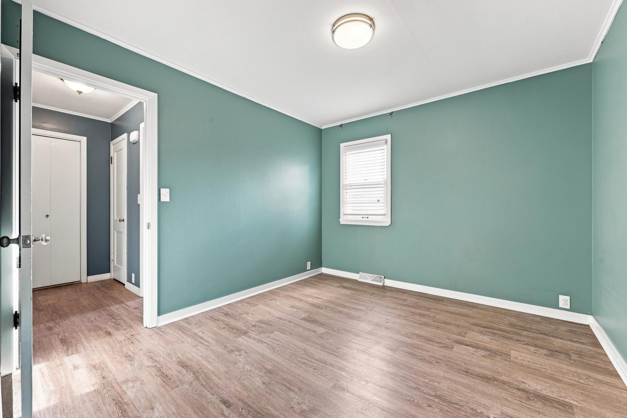 1951 single family home for sale at 408 15th Avenue S in Fargo, ND — 3 bed, 1 bath (photo 12 of 27)