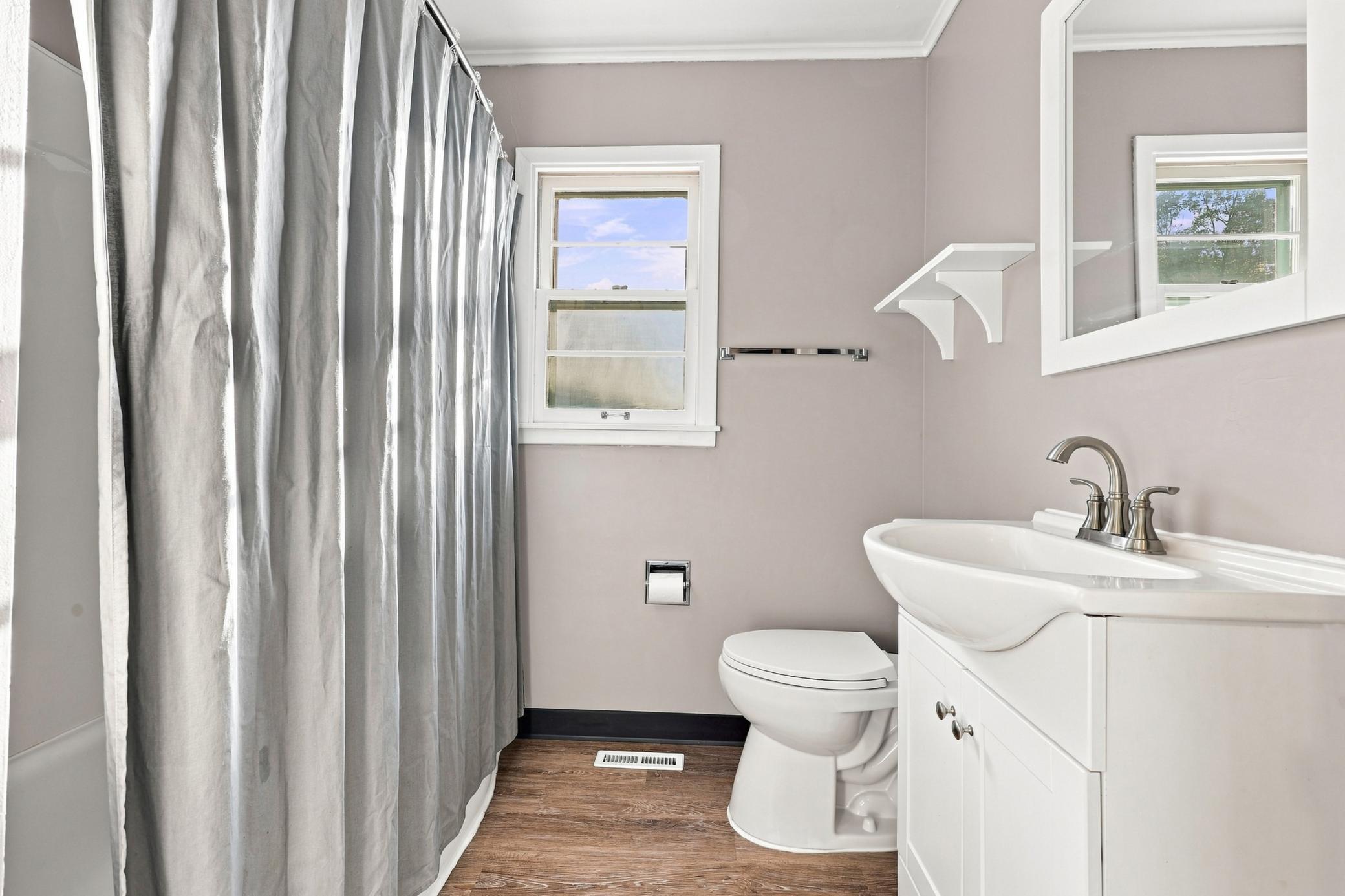 1951 single family home for sale at 408 15th Avenue S in Fargo, ND — 3 bed, 1 bath (photo 15 of 27)