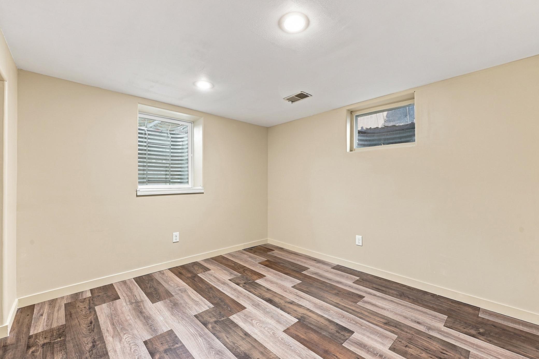 1951 single family home for sale at 408 15th Avenue S in Fargo, ND — 3 bed, 1 bath (photo 19 of 27)