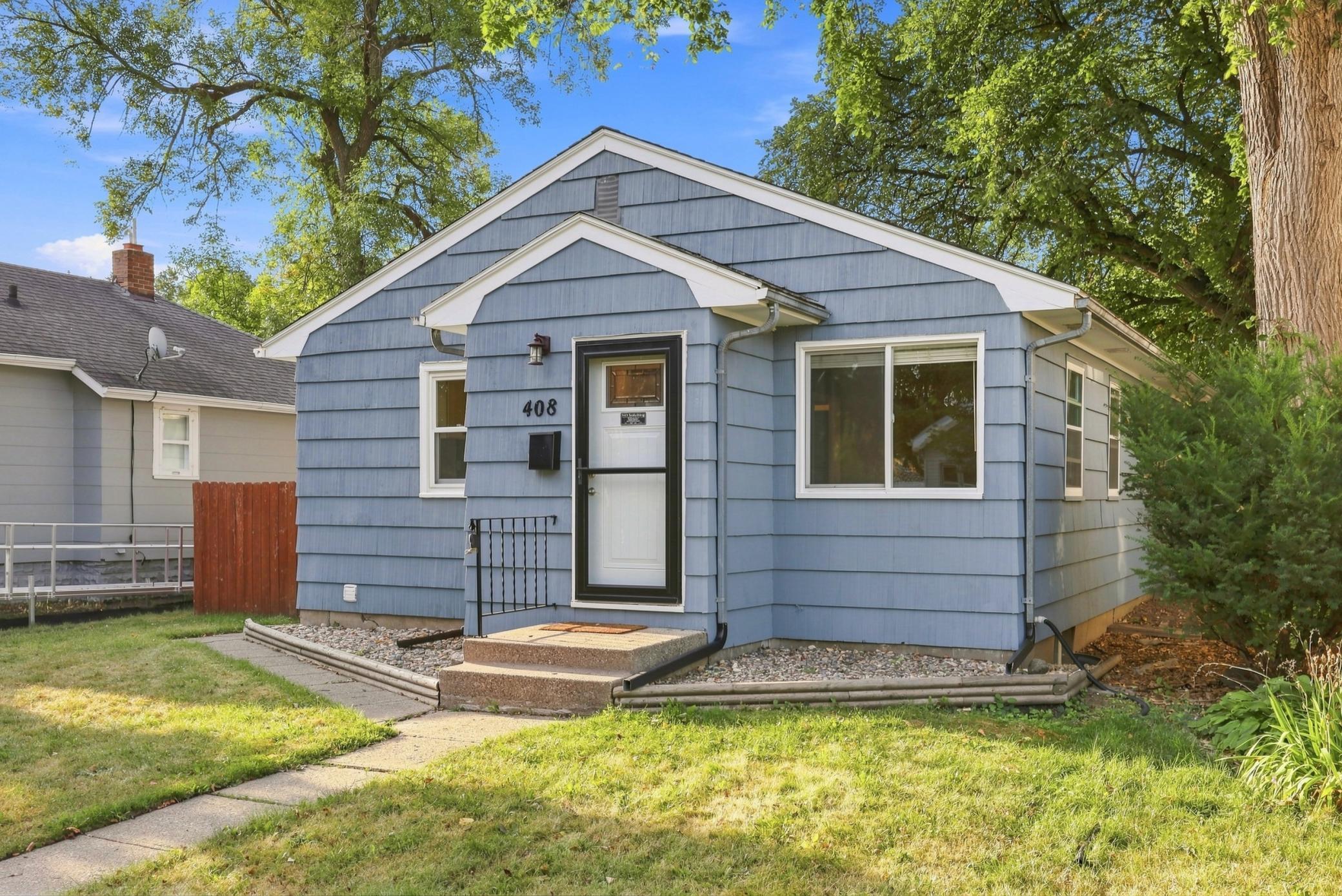 1951 single family home for sale at 408 15th Avenue S in Fargo, ND — 3 bed, 1 bath (photo 3 of 27)