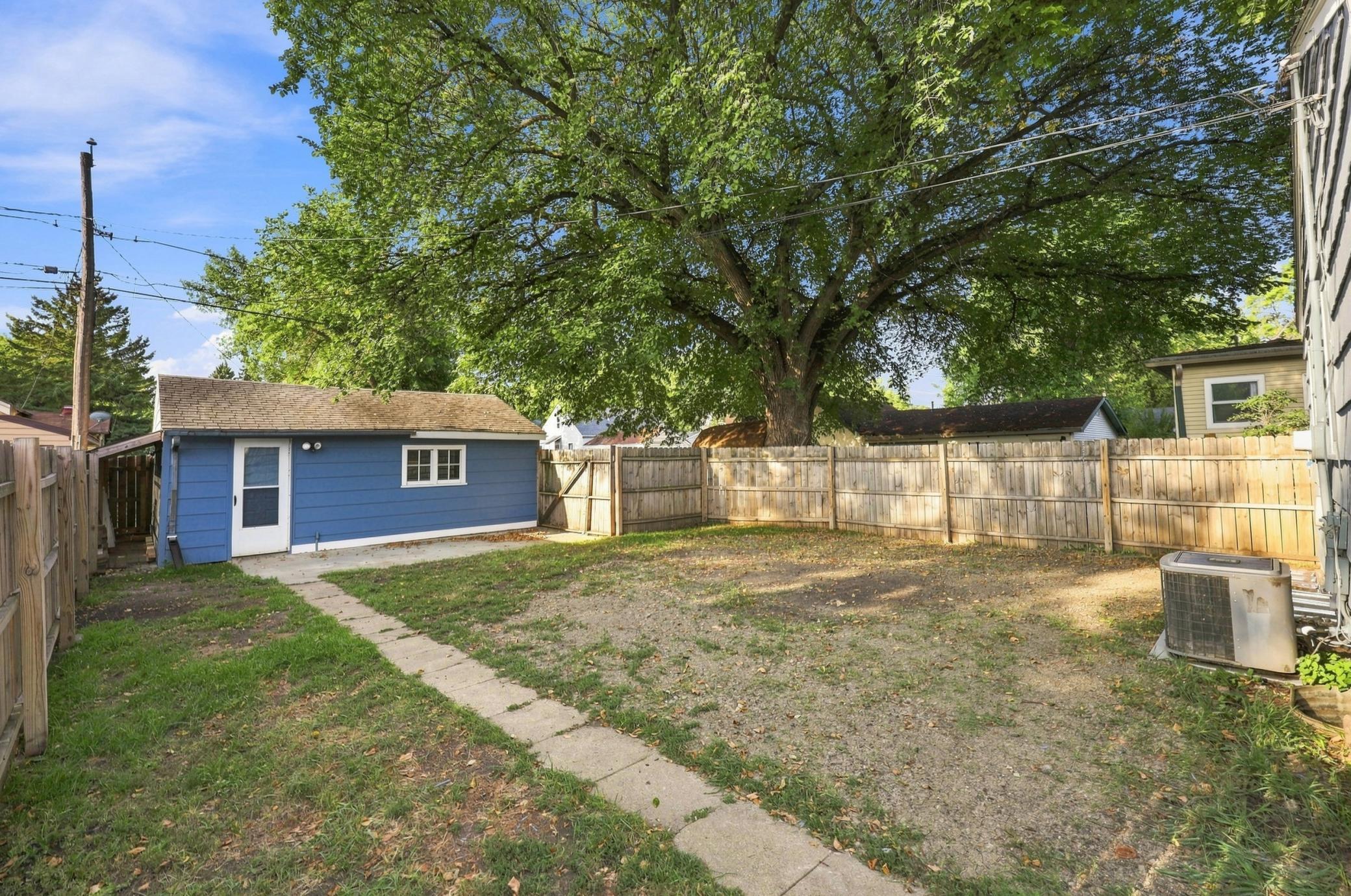 1951 single family home for sale at 408 15th Avenue S in Fargo, ND — 3 bed, 1 bath (photo 23 of 27)