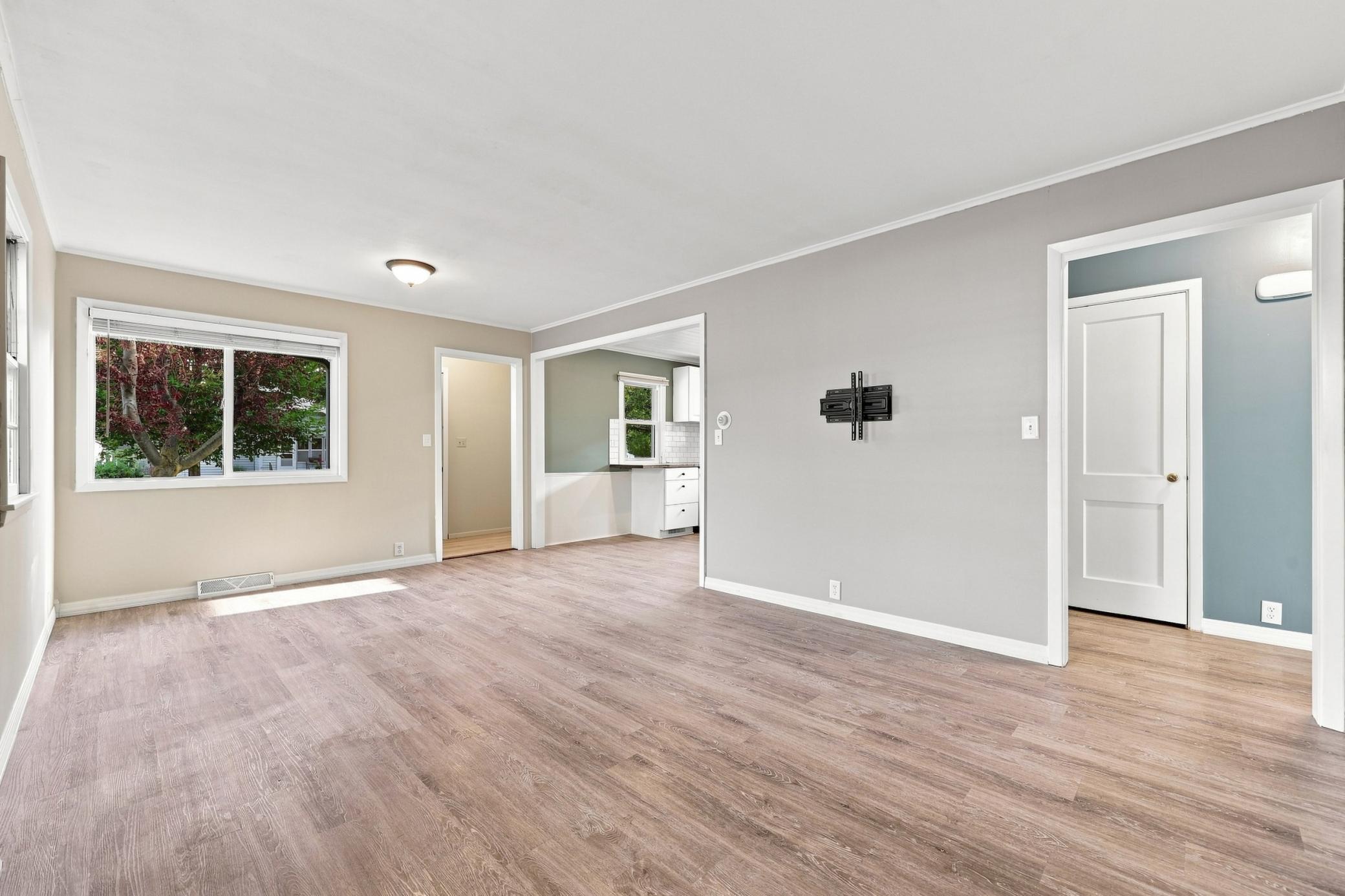 1951 single family home for sale at 408 15th Avenue S in Fargo, ND — 3 bed, 1 bath (photo 6 of 27)