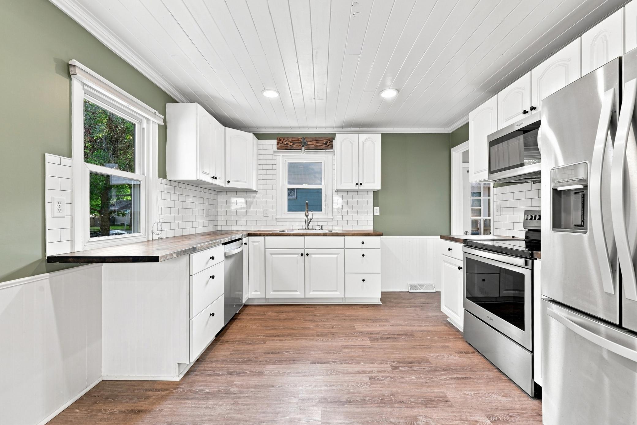 1951 single family home for sale at 408 15th Avenue S in Fargo, ND — 3 bed, 1 bath (photo 8 of 27)