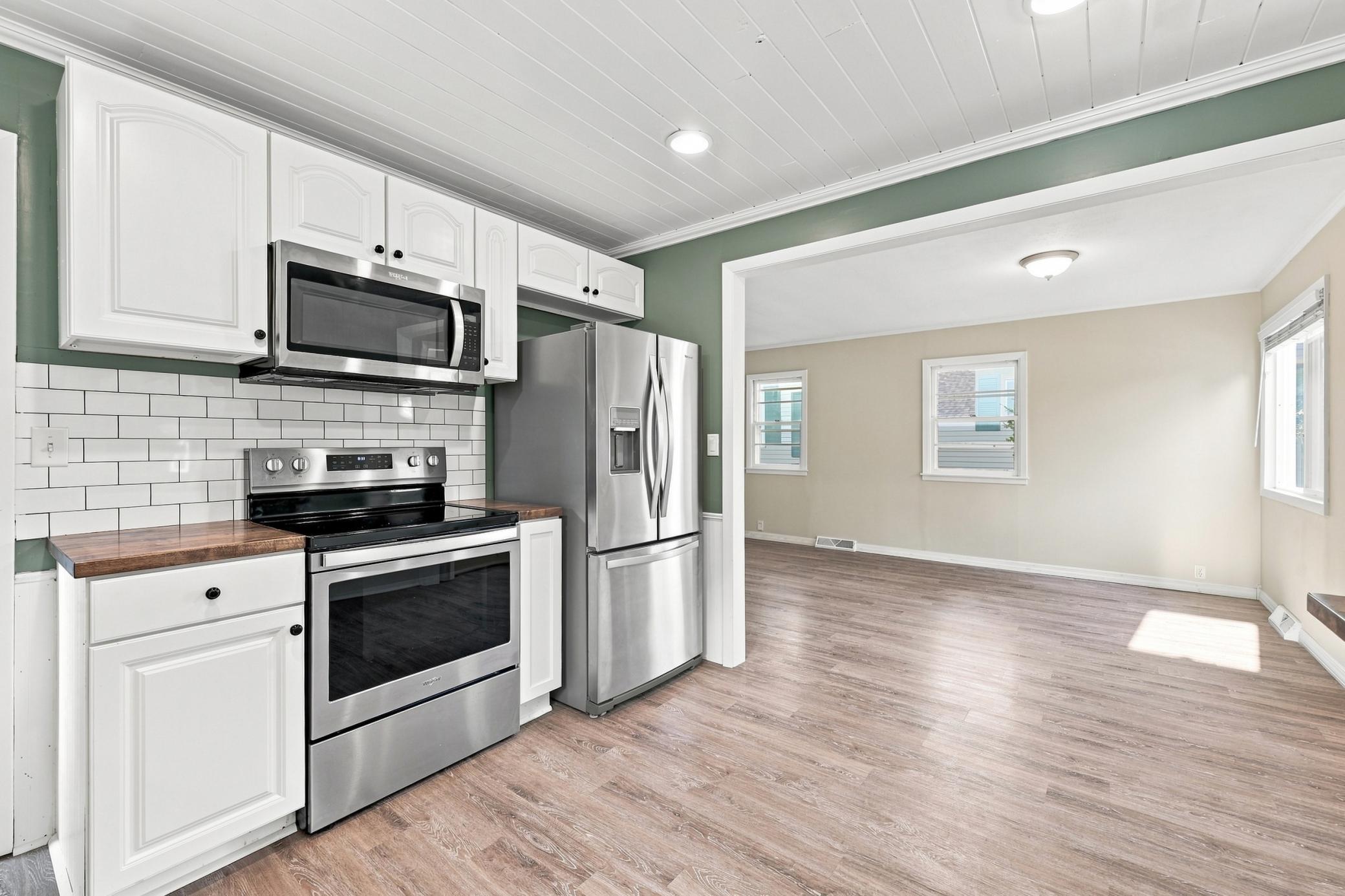 1951 single family home for sale at 408 15th Avenue S in Fargo, ND — 3 bed, 1 bath (photo 10 of 27)
