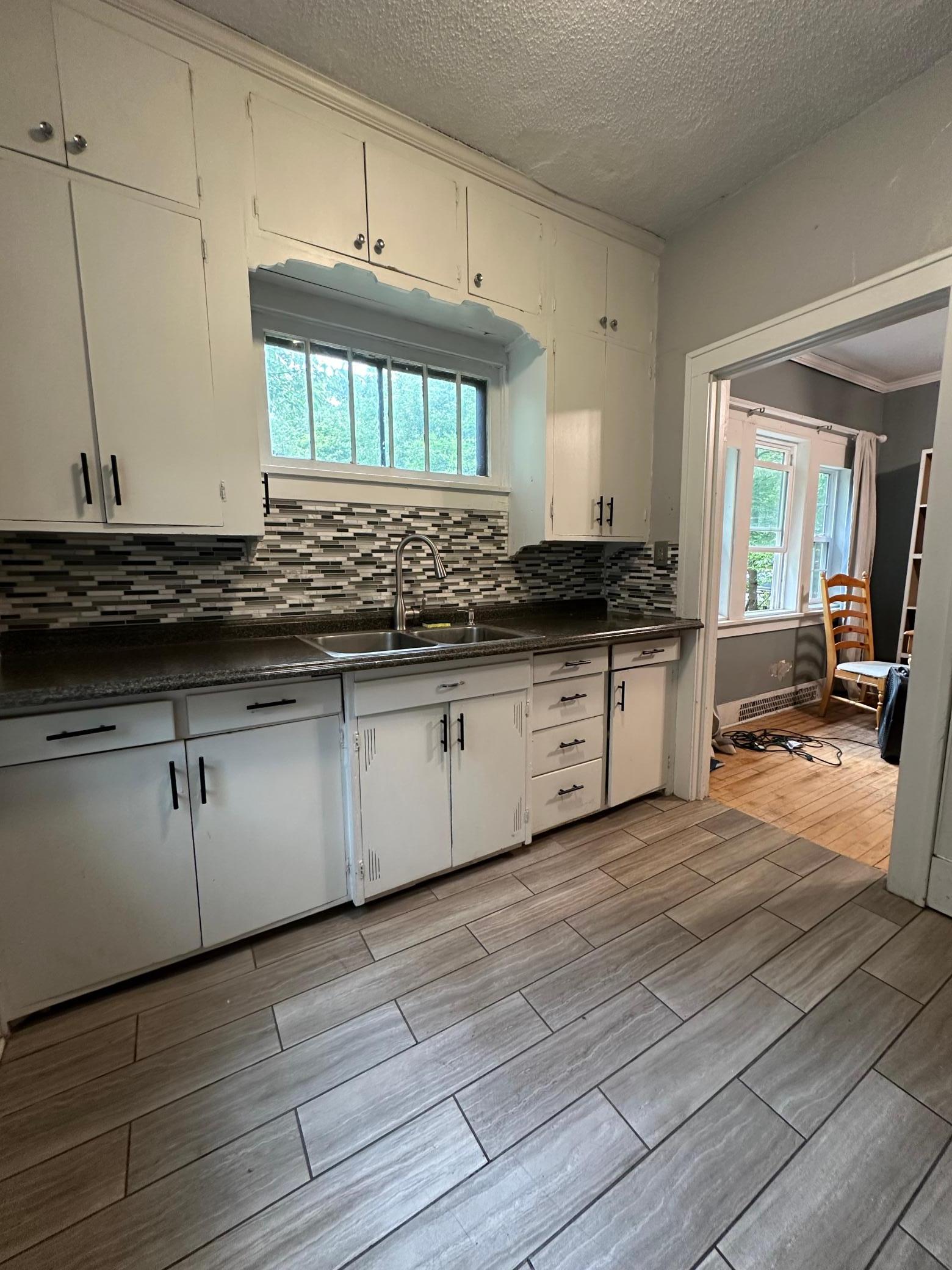 1921 single family home for sale at 1034 University Drive N in Fargo, ND — 4 bed, 2 bath (photo 4 of 5)