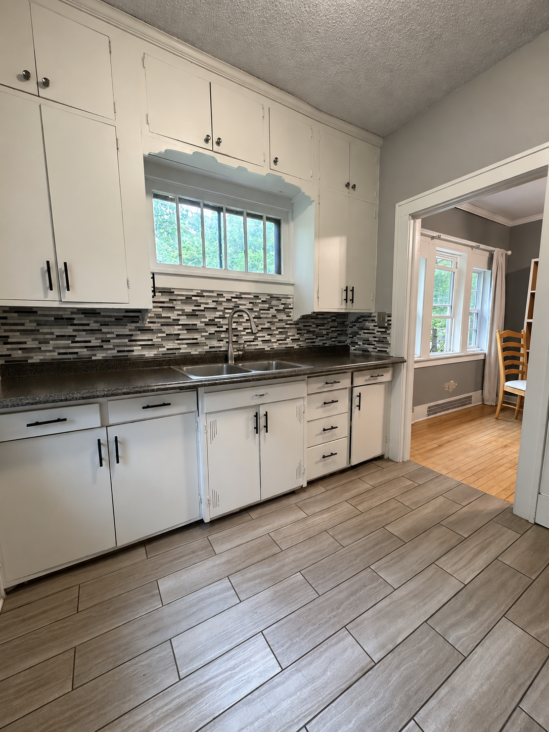 1921 single family home for sale at 1034 University Drive N in Fargo, ND — 4 bed, 2 bath (photo 3 of 14)
