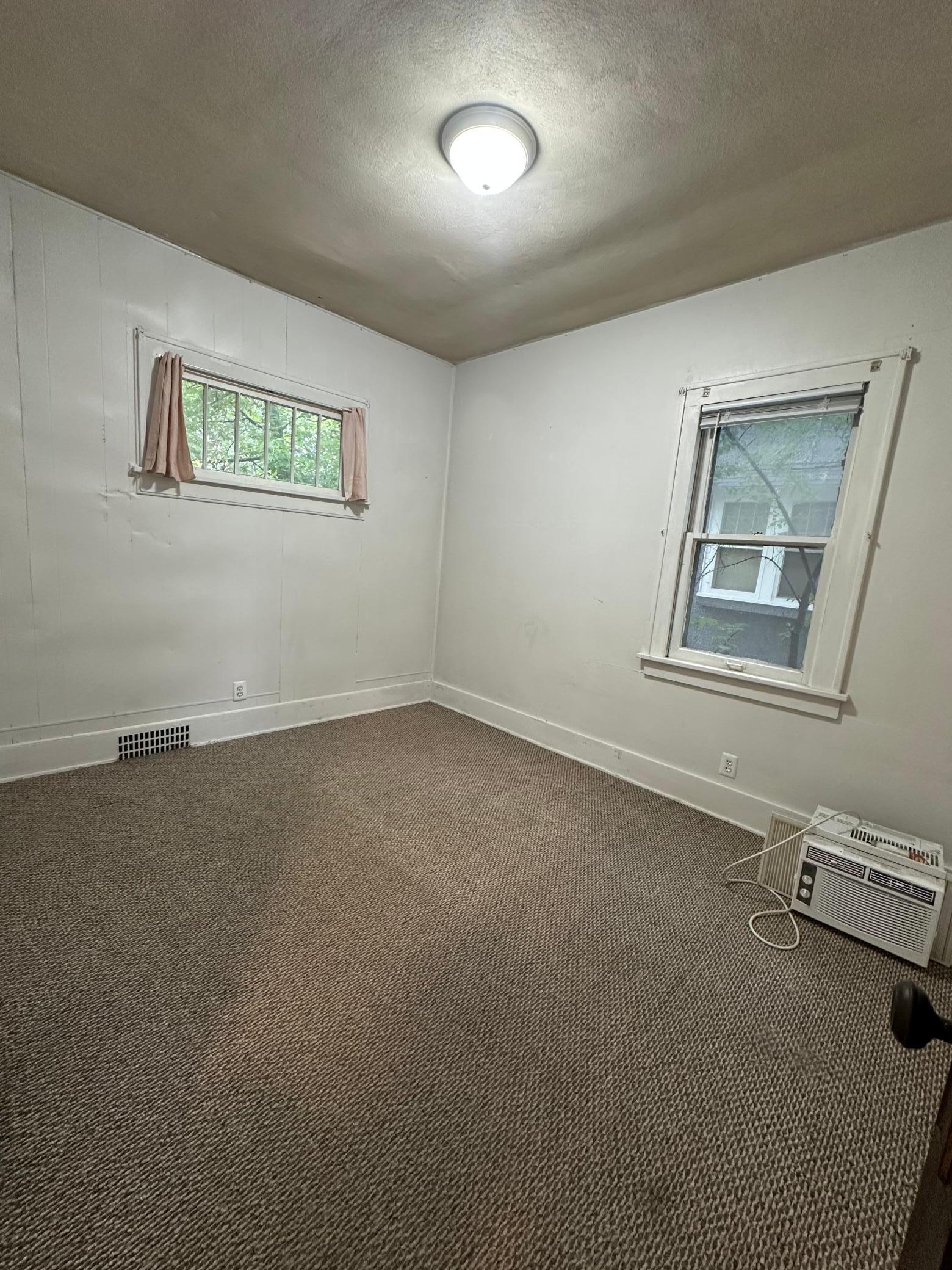 1921 single family home for sale at 1034 University Drive N in Fargo, ND — 4 bed, 2 bath (photo 7 of 14)
