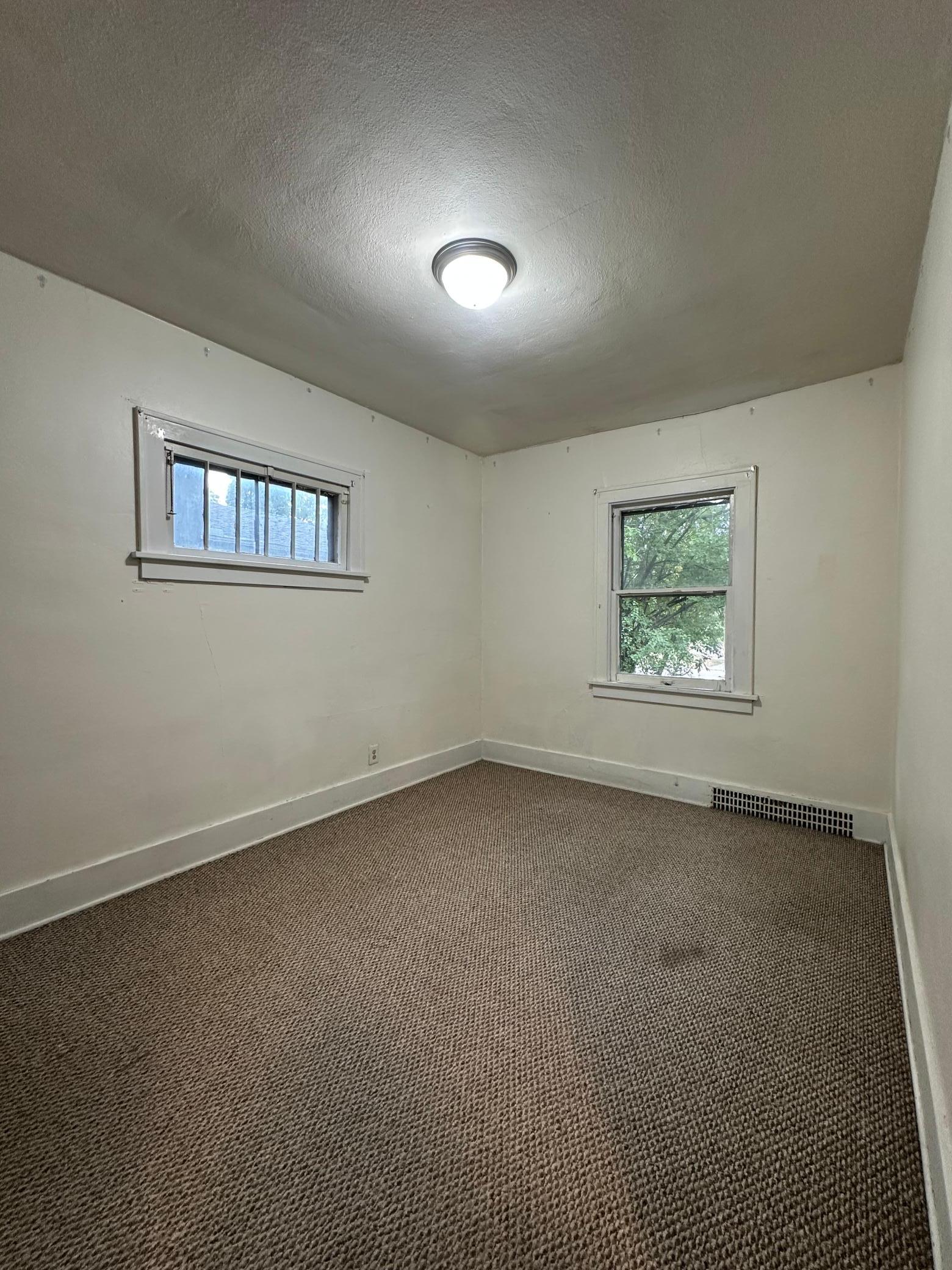 1921 single family home for sale at 1034 University Drive N in Fargo, ND — 4 bed, 2 bath (photo 8 of 14)