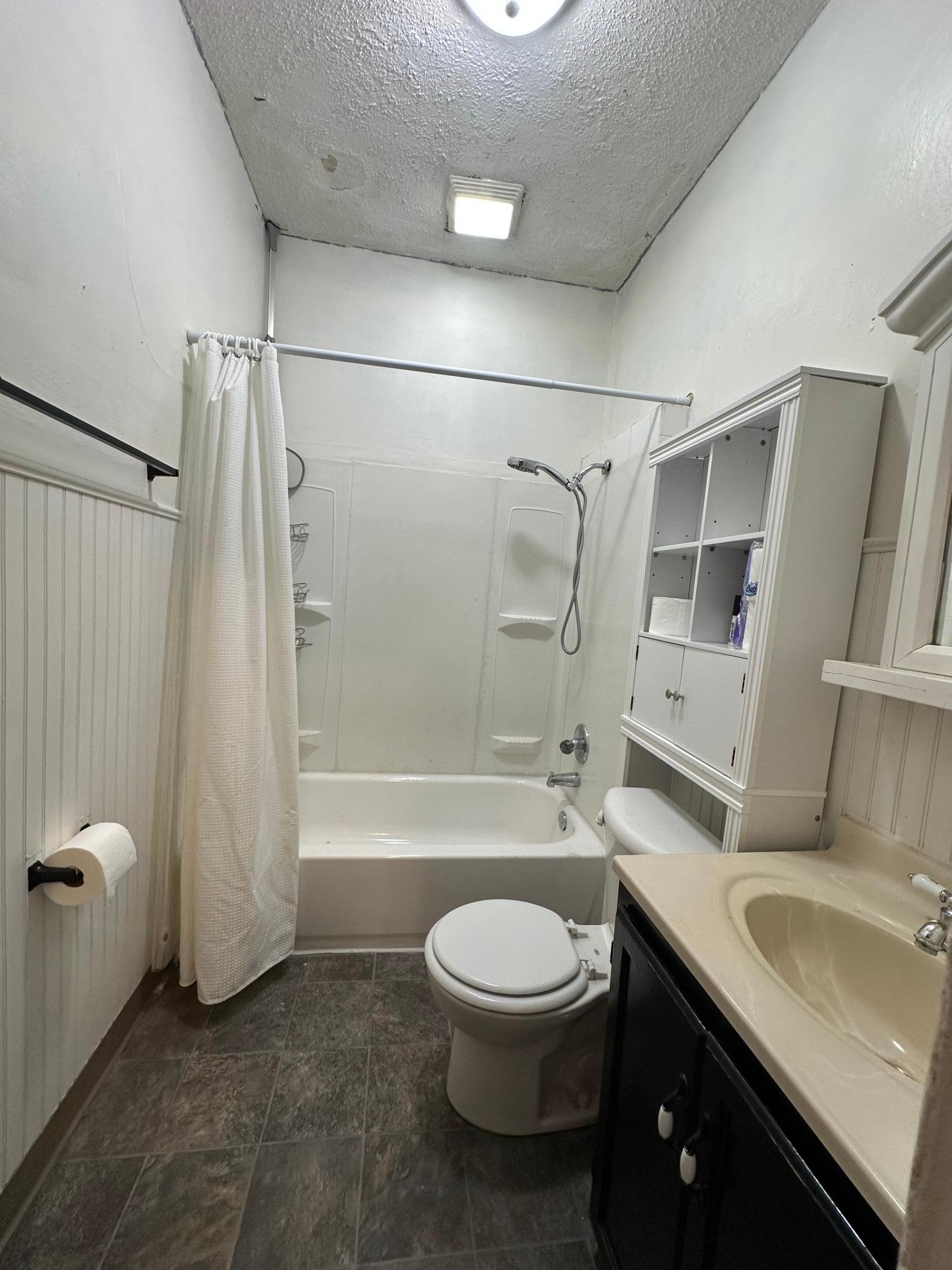 1921 single family home for sale at 1034 University Drive N in Fargo, ND — 4 bed, 2 bath (photo 9 of 14)