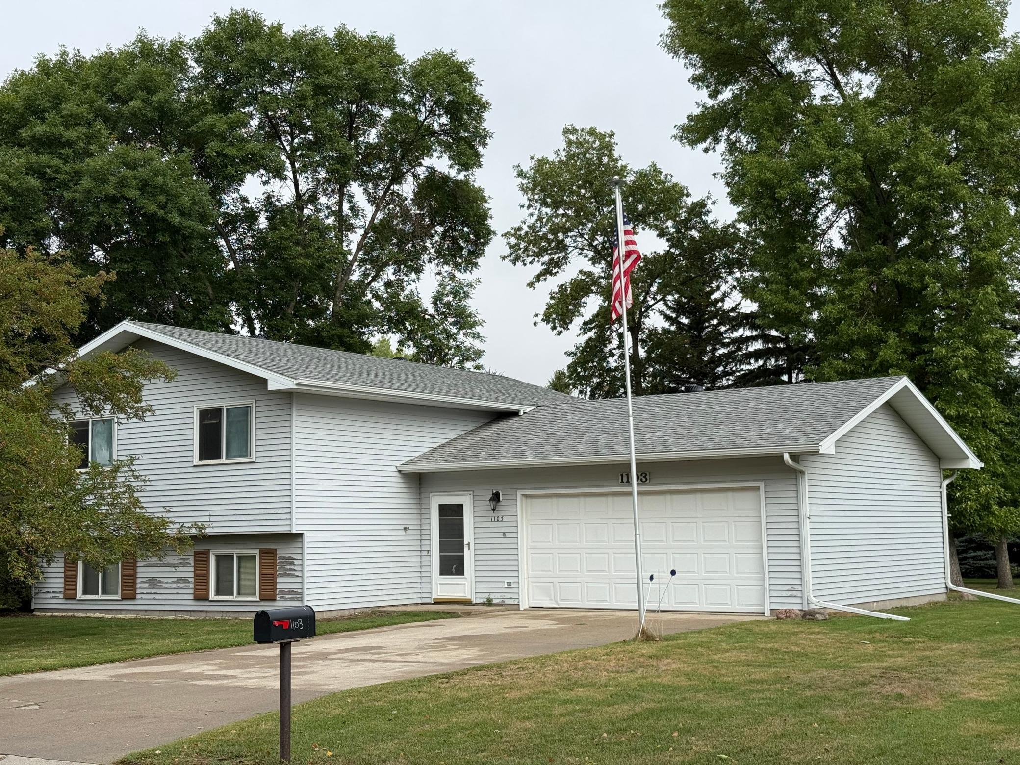 1979 single family home for sale at 1103 2nd Avenue SE in Barnesville, MN — 4 bed, 2 bath