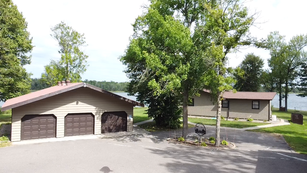1973 single family home for sale at 602 Summit Avenue NE in Hill City, MN — 3 bed, 3 bath (photo 4 of 45)