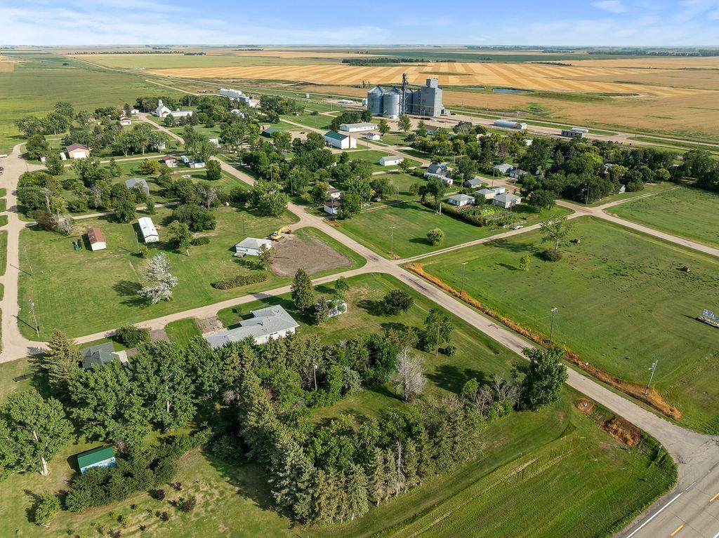 1963 single family home for sale at 317 Henry Street in Kramer, ND — 2 bed, 1 bath (photo 14 of 40)