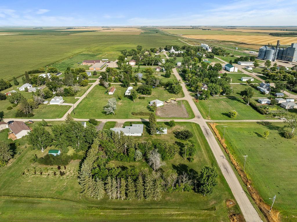 1963 single family home for sale at 317 Henry Street in Kramer, ND — 2 bed, 1 bath (photo 15 of 40)