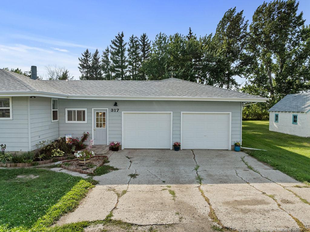 1963 single family home for sale at 317 Henry Street in Kramer, ND — 2 bed, 1 bath (photo 5 of 40)