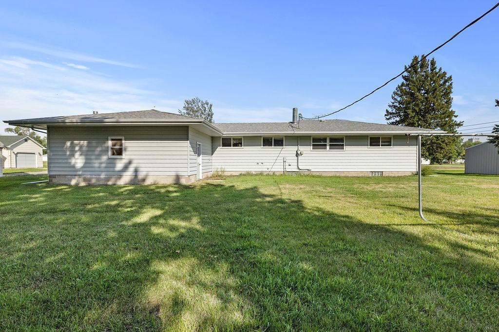 1963 single family home for sale at 317 Henry Street in Kramer, ND — 2 bed, 1 bath (photo 6 of 40)