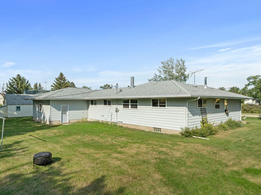 1963 single family home for sale at 317 Henry Street in Kramer, ND — 2 bed, 1 bath (photo 7 of 40)