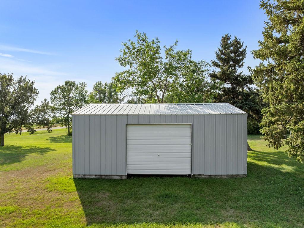 1963 single family home for sale at 317 Henry Street in Kramer, ND — 2 bed, 1 bath (photo 9 of 40)