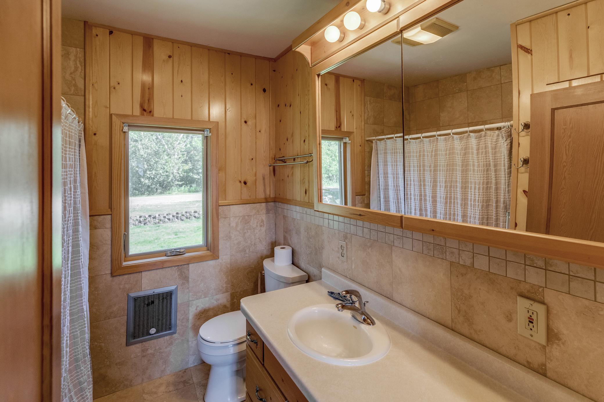 1975 single family home for sale at 4055 Forseman Point Drive NW in Hackensack, MN — 5 bed, 3 bath (photo 18 of 28)