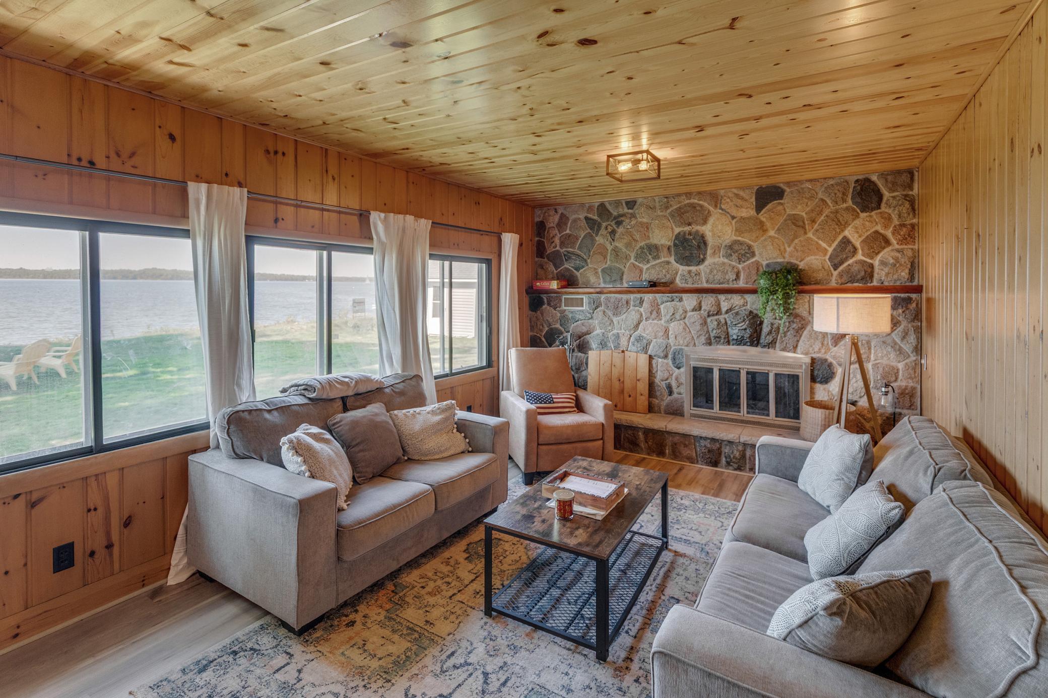 1975 single family home for sale at 4055 Forseman Point Drive NW in Hackensack, MN — 5 bed, 3 bath (photo 7 of 28)