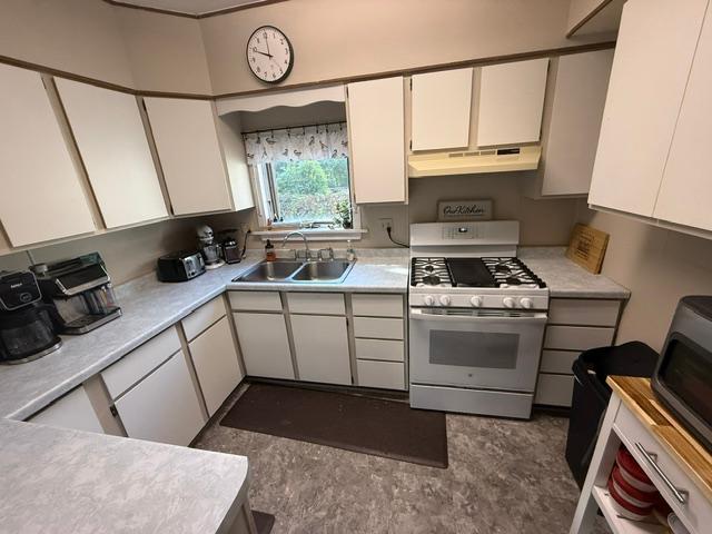 1910 single family home for sale at 24 3rd Street SE in Blackduck, MN — 4 bed, 1 bath (photo 6 of 25)