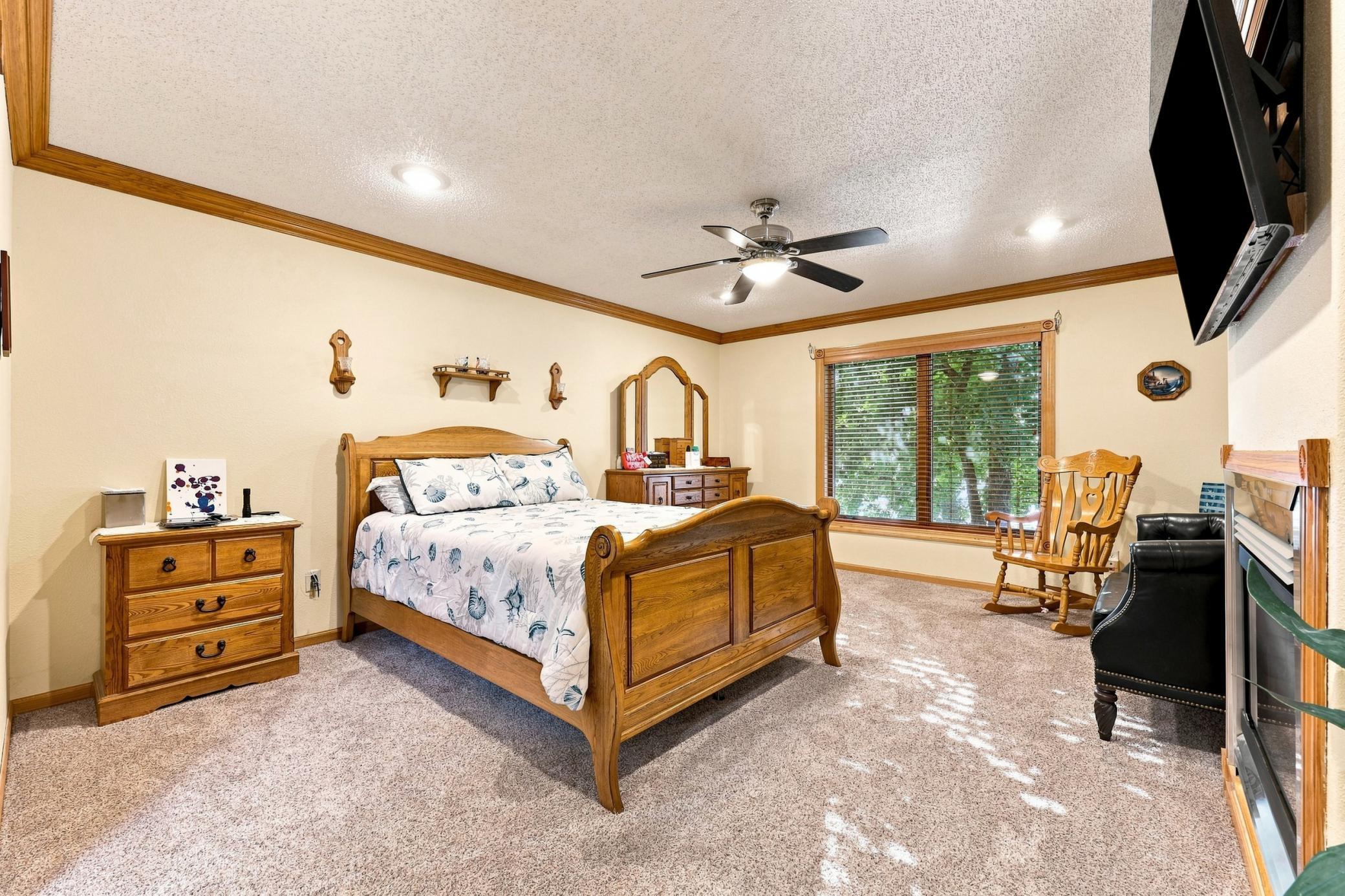 2002 single family home for sale at 24011 Woodland Lane in Detroit Lakes, MN — 4 bed, 3 bath (photo 12 of 34)