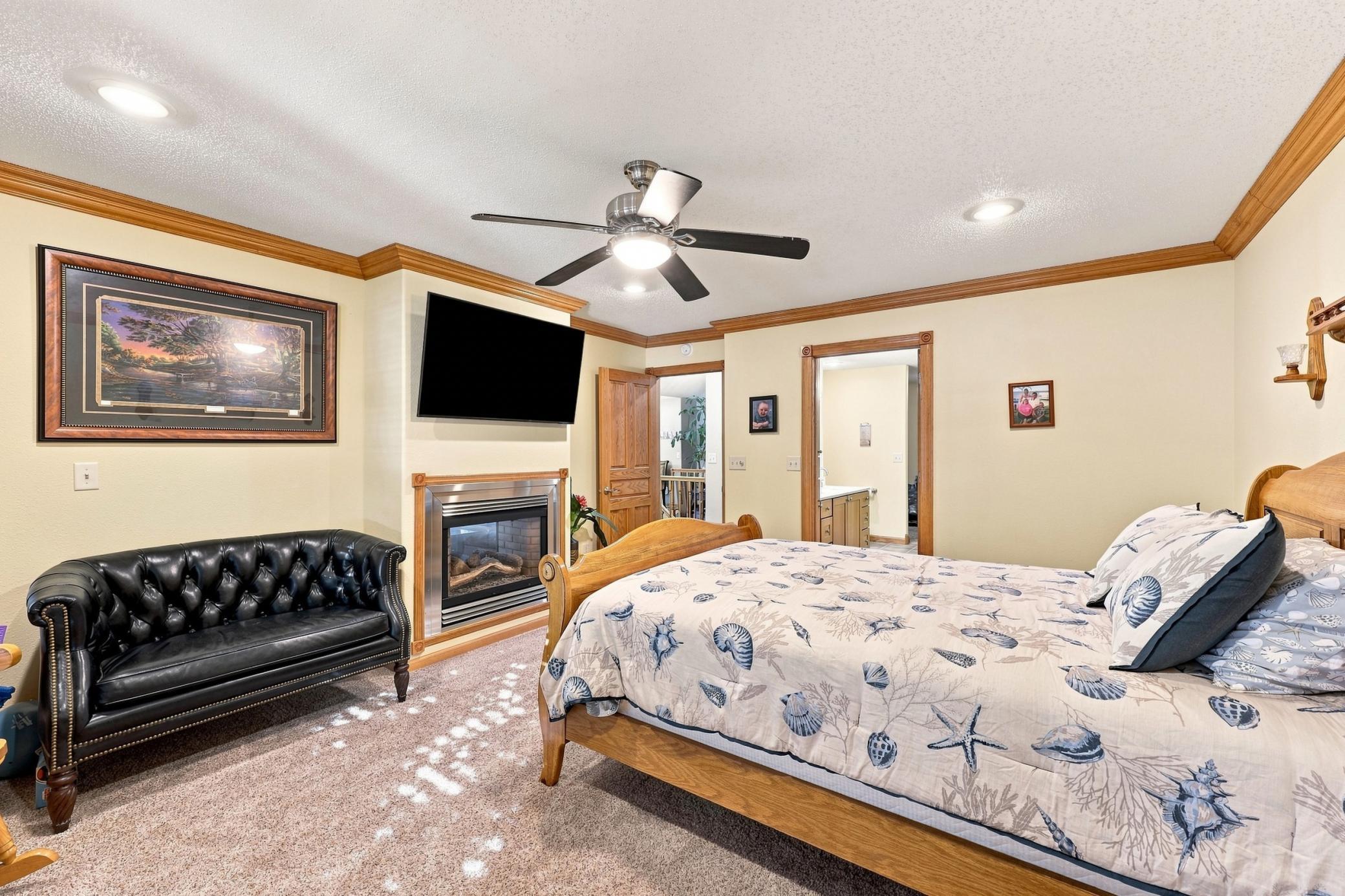 2002 single family home for sale at 24011 Woodland Lane in Detroit Lakes, MN — 4 bed, 3 bath (photo 13 of 34)