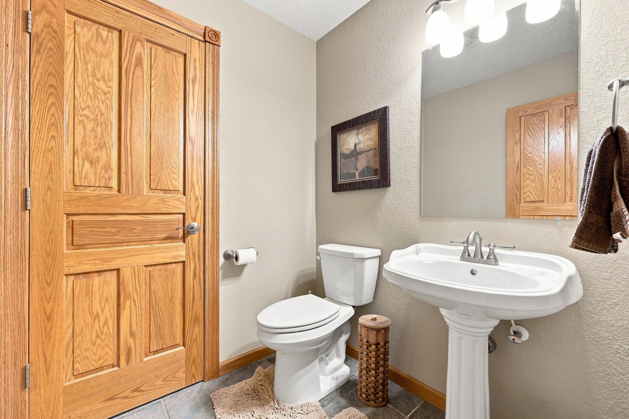 2002 single family home for sale at 24011 Woodland Lane in Detroit Lakes, MN — 4 bed, 3 bath (photo 17 of 34)