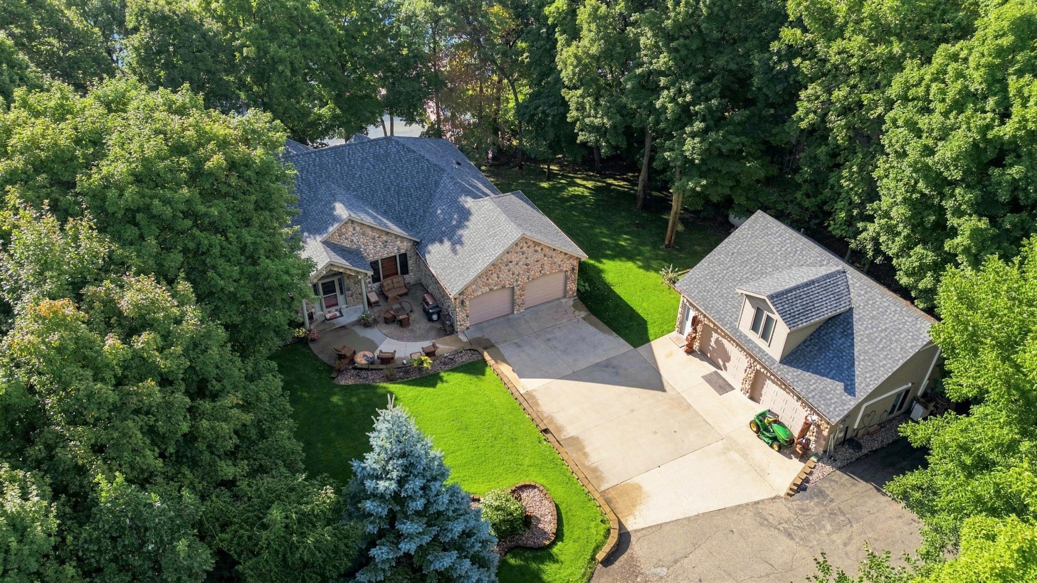 2002 single family home for sale at 24011 Woodland Lane in Detroit Lakes, MN — 4 bed, 3 bath (photo 5 of 34)