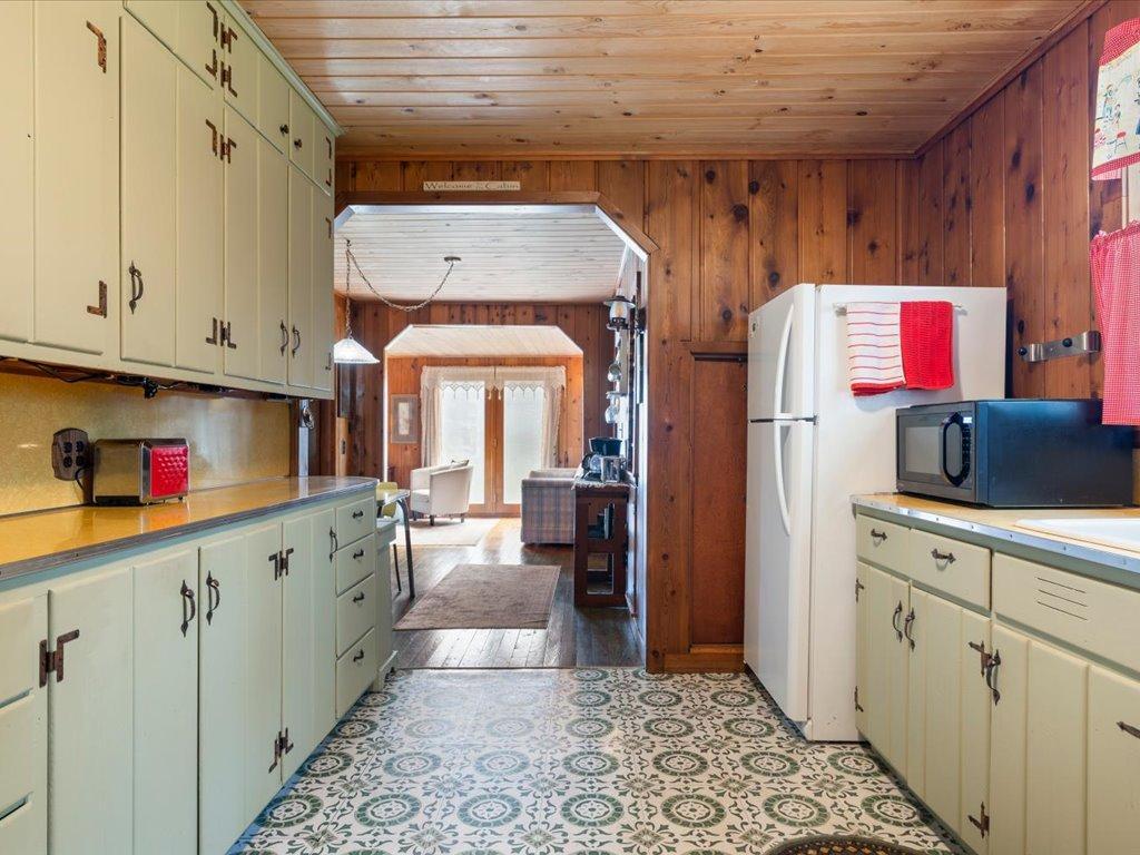 1950 single family home for sale at 29978 Pequot Boulevard in Pequot Lakes, MN — 1 bed, 1 bath (photo 2 of 25)