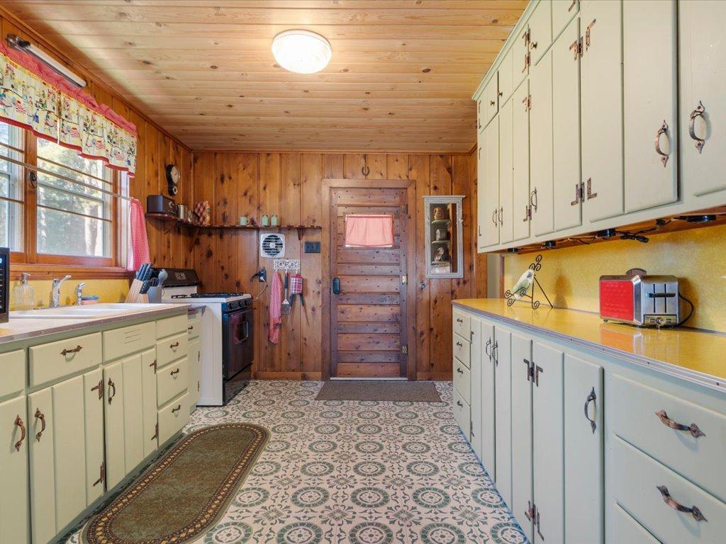 1950 single family home for sale at 29978 Pequot Boulevard in Pequot Lakes, MN — 1 bed, 1 bath (photo 4 of 25)