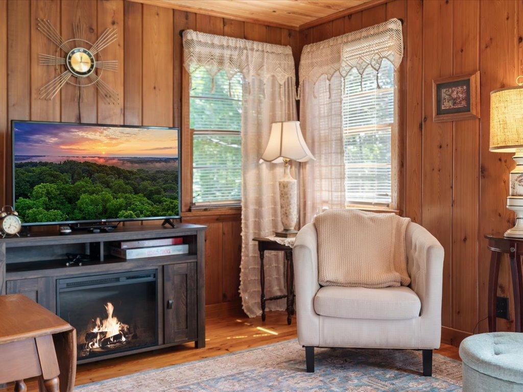 1950 single family home for sale at 29978 Pequot Boulevard in Pequot Lakes, MN — 1 bed, 1 bath (photo 8 of 25)