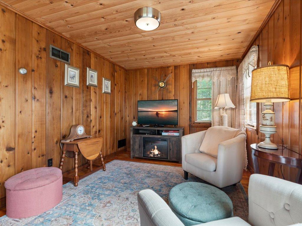 1950 single family home for sale at 29978 Pequot Boulevard in Pequot Lakes, MN — 1 bed, 1 bath (photo 9 of 25)