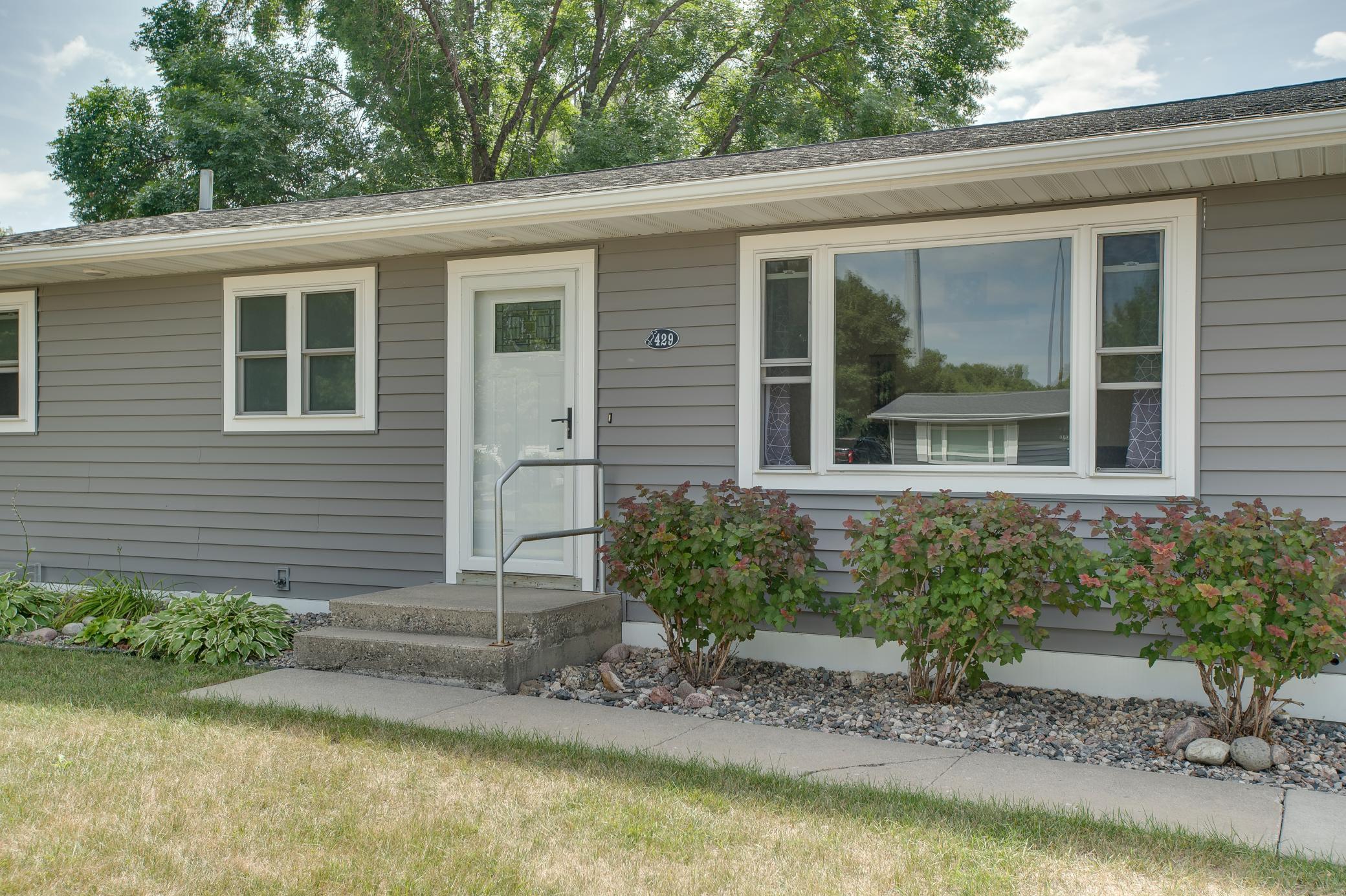 1974 single family home for sale at 429 Brook Avenue in Moorhead, MN — 3 bed, 2 bath (photo 4 of 51)
