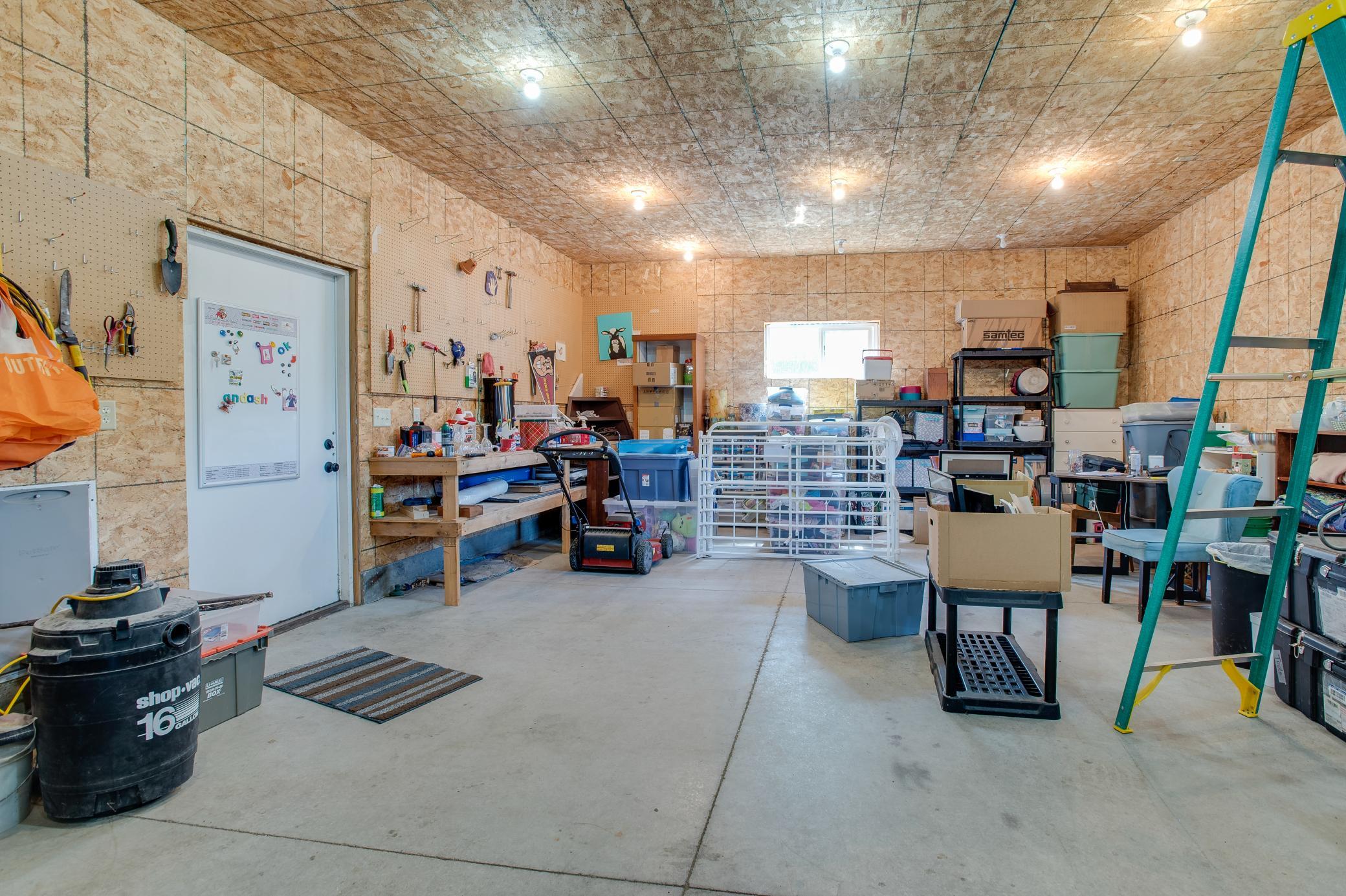 1974 single family home for sale at 429 Brook Avenue in Moorhead, MN — 3 bed, 2 bath (photo 36 of 51)