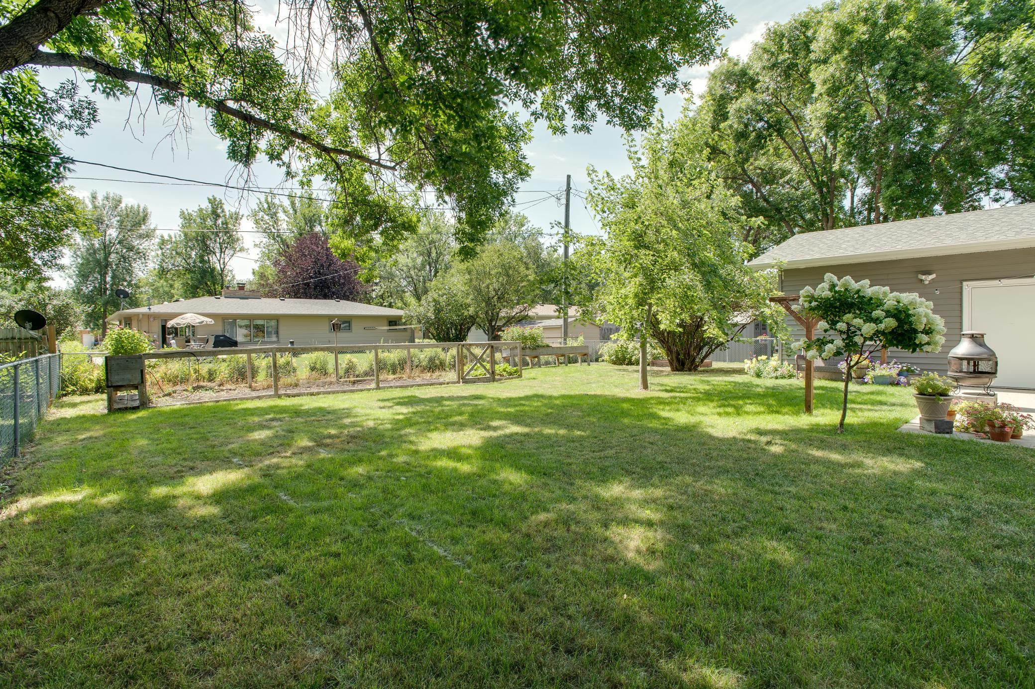 1974 single family home for sale at 429 Brook Avenue in Moorhead, MN — 3 bed, 2 bath (photo 43 of 51)