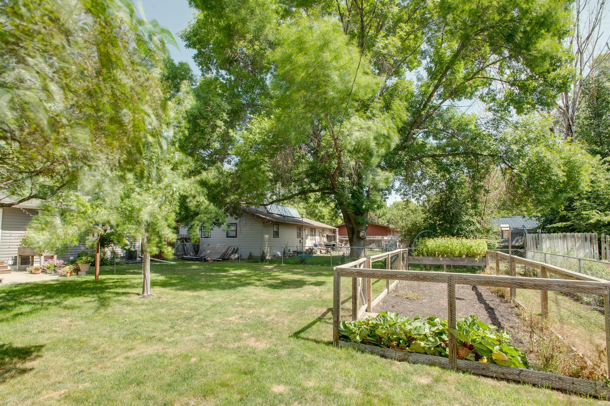 1974 single family home for sale at 429 Brook Avenue in Moorhead, MN — 3 bed, 2 bath (photo 44 of 51)