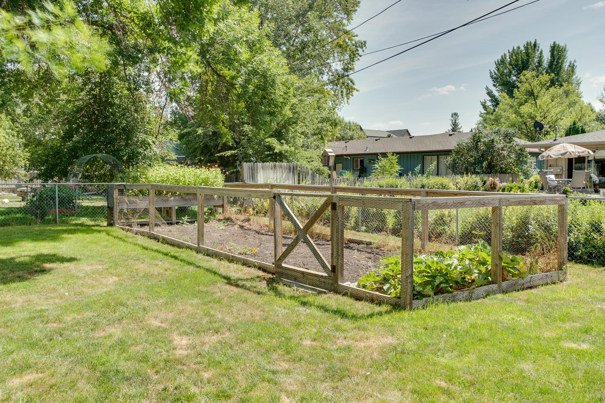 1974 single family home for sale at 429 Brook Avenue in Moorhead, MN — 3 bed, 2 bath (photo 46 of 51)