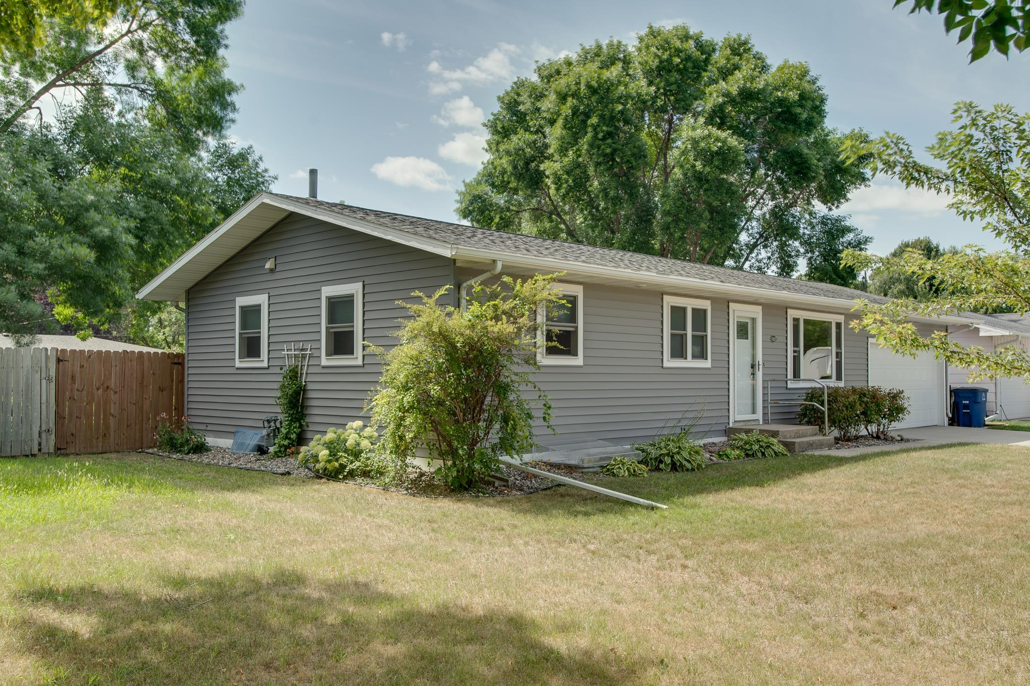 1974 single family home for sale at 429 Brook Avenue in Moorhead, MN — 3 bed, 2 bath (photo 3 of 49)