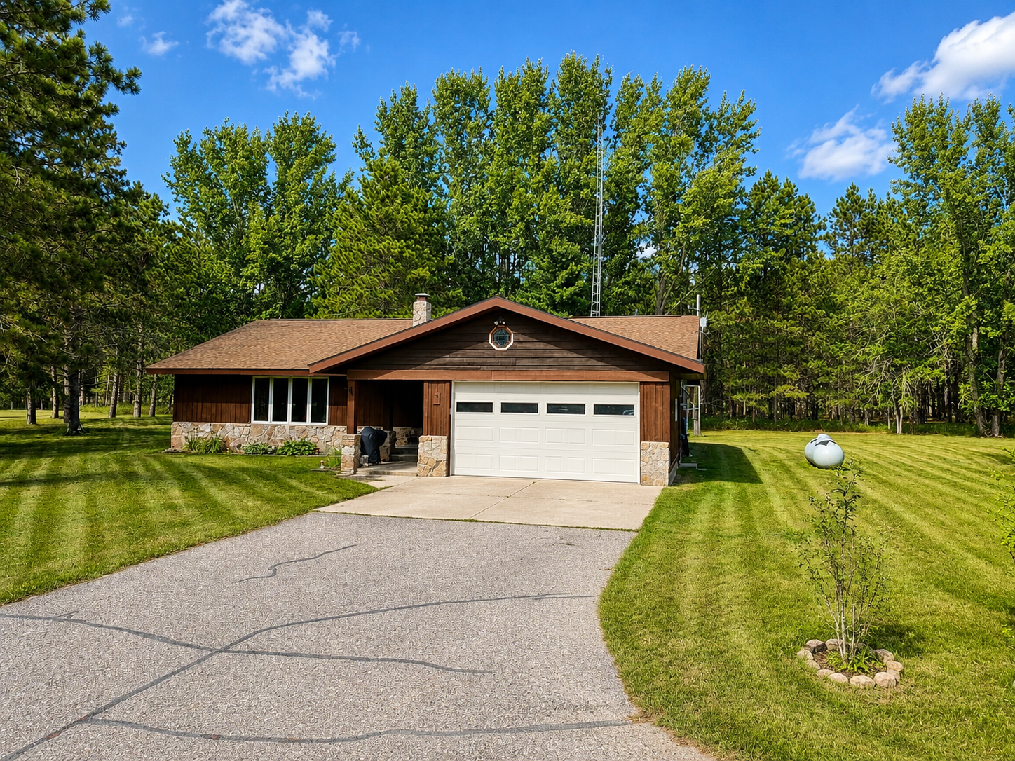1979 single family home for sale at 55203 State Highway 11 in Warroad, MN — 3 bed, 2 bath