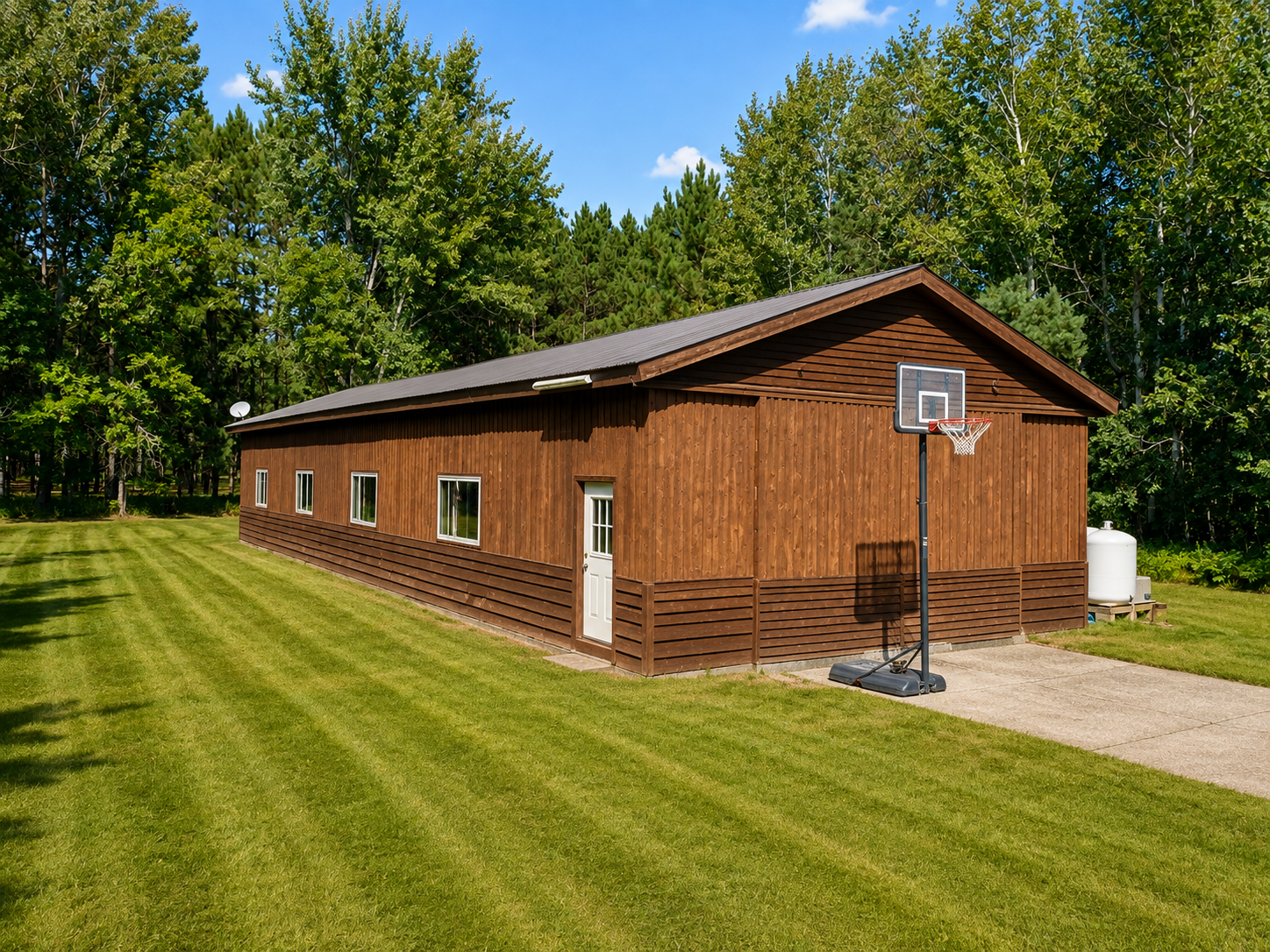 1979 single family home for sale at 55203 State Highway 11 in Warroad, MN — 3 bed, 2 bath (photo 2 of 44)