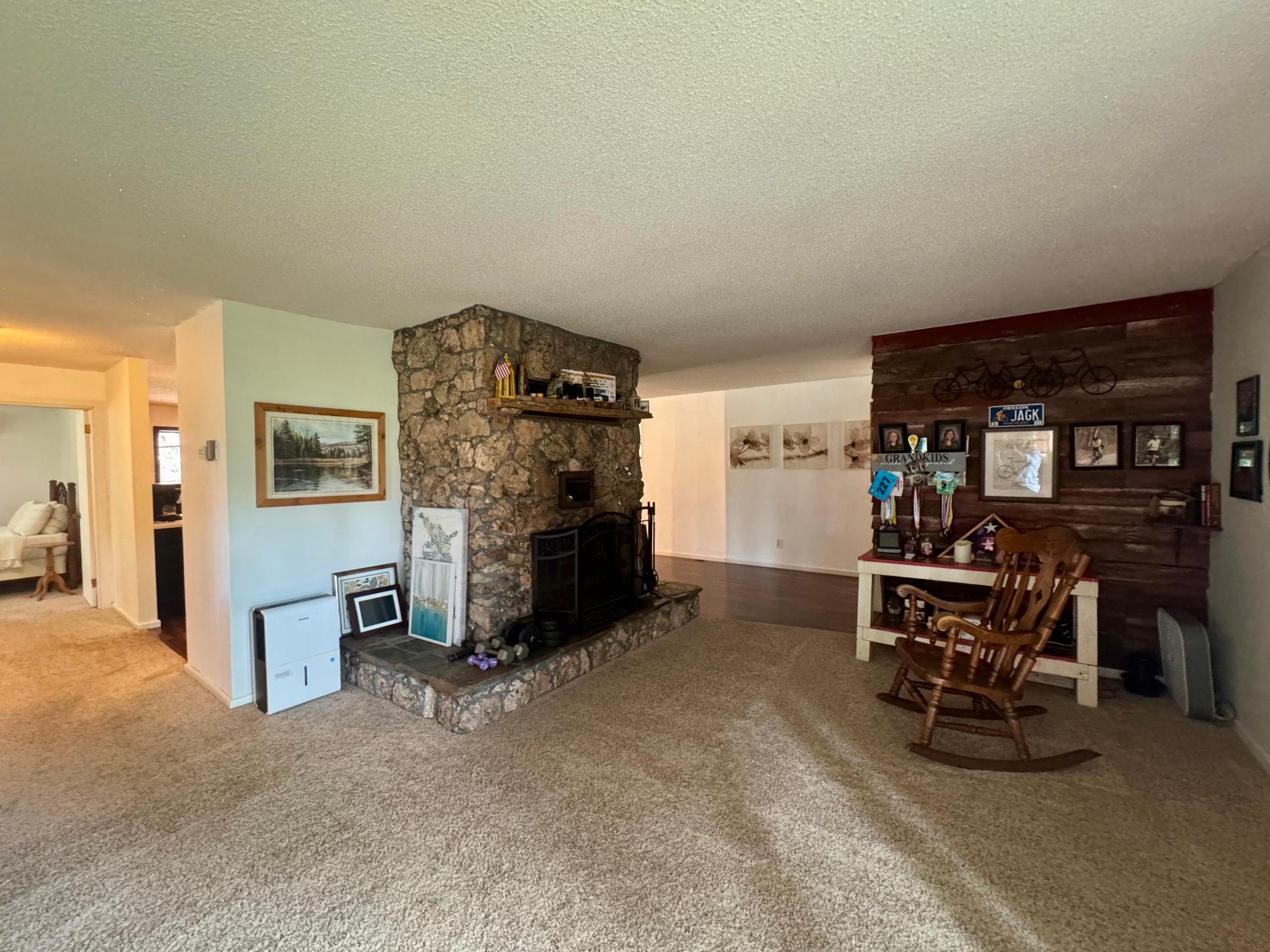1979 single family home for sale at 55203 State Highway 11 in Warroad, MN — 3 bed, 2 bath (photo 15 of 44)