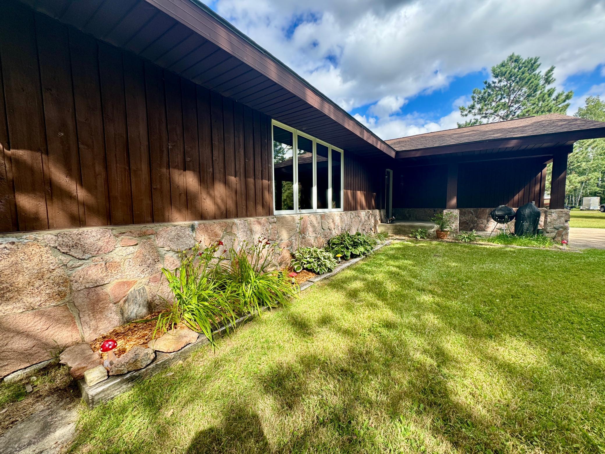 1979 single family home for sale at 55203 State Highway 11 in Warroad, MN — 3 bed, 2 bath (photo 31 of 44)