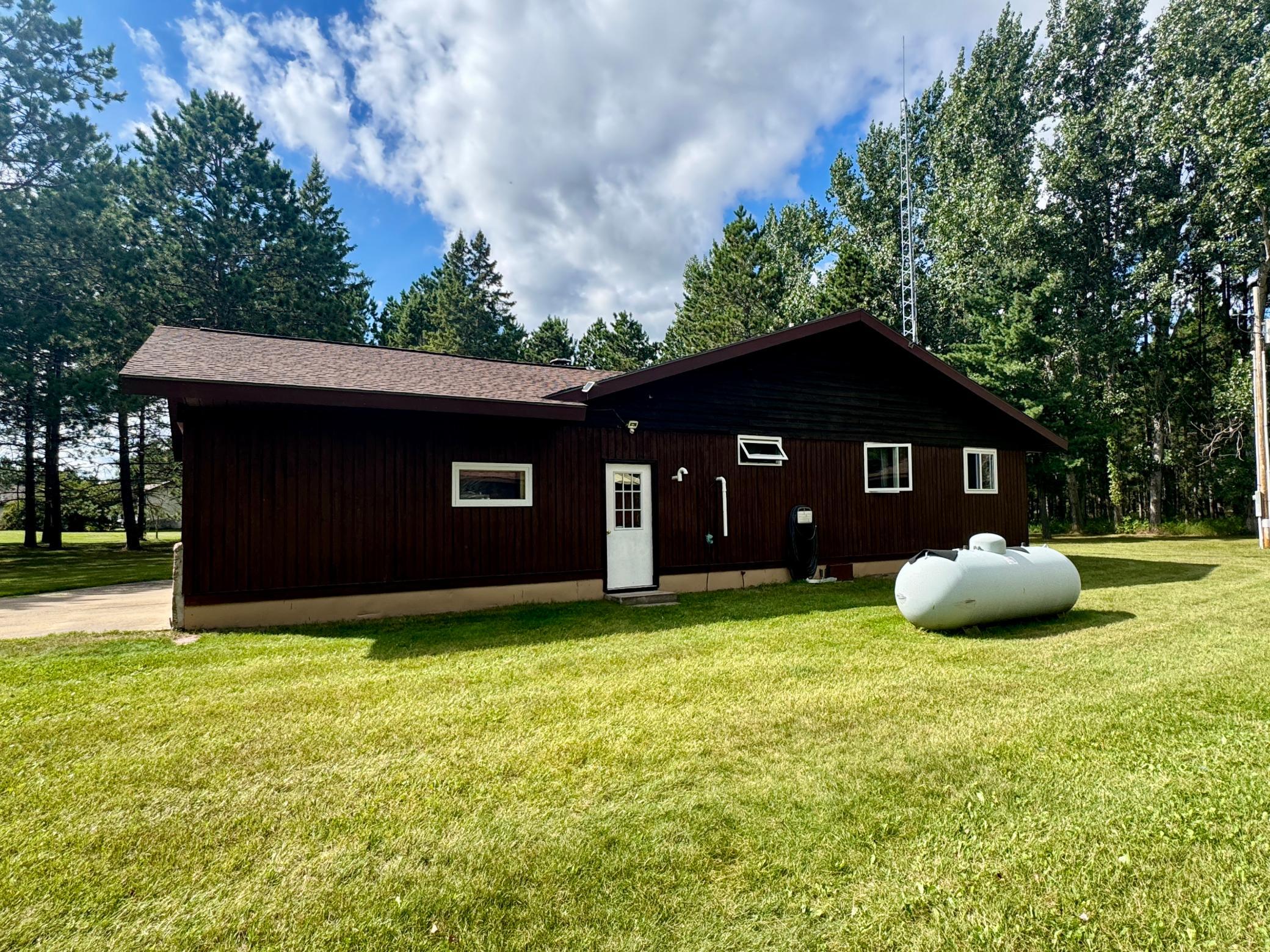 1979 single family home for sale at 55203 State Highway 11 in Warroad, MN — 3 bed, 2 bath (photo 33 of 44)