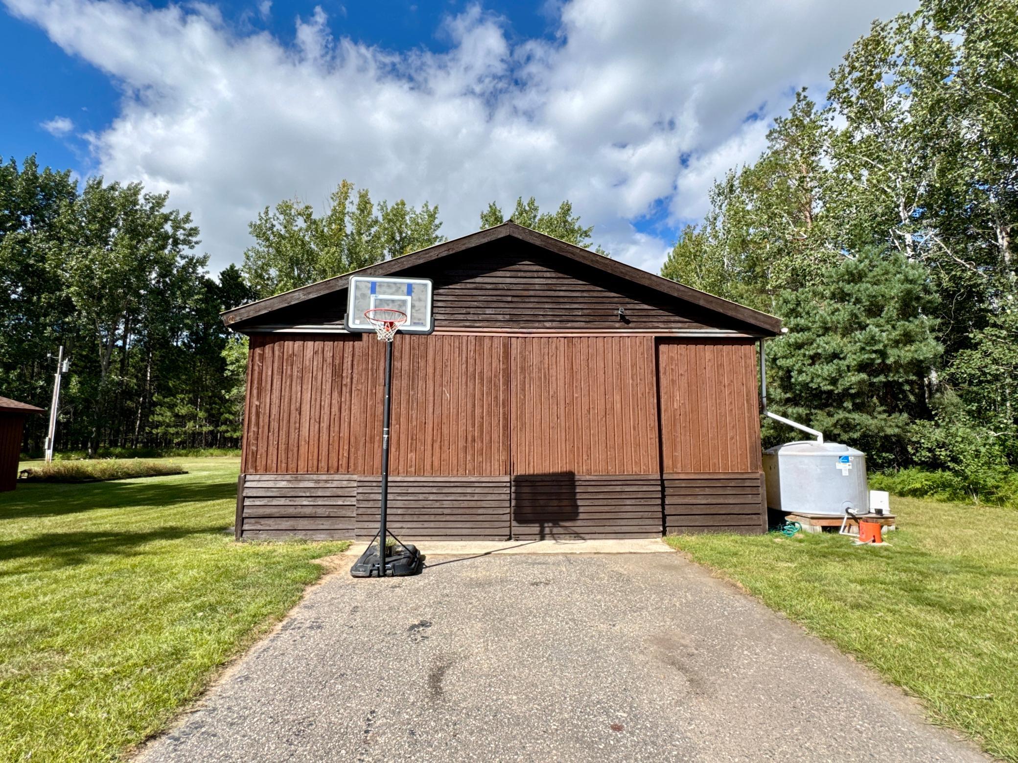 1979 single family home for sale at 55203 State Highway 11 in Warroad, MN — 3 bed, 2 bath (photo 36 of 44)