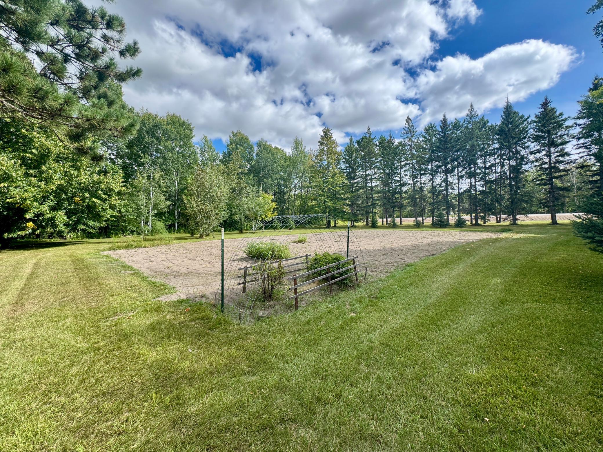 1979 single family home for sale at 55203 State Highway 11 in Warroad, MN — 3 bed, 2 bath (photo 41 of 44)